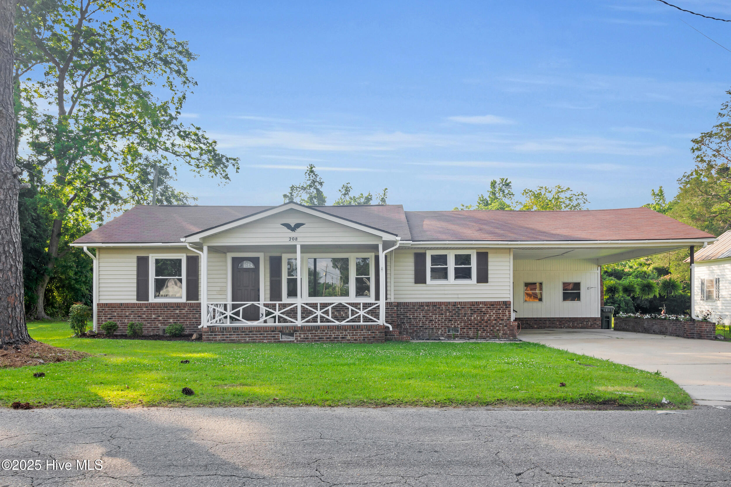 208 Buck Lane Property Photo 1