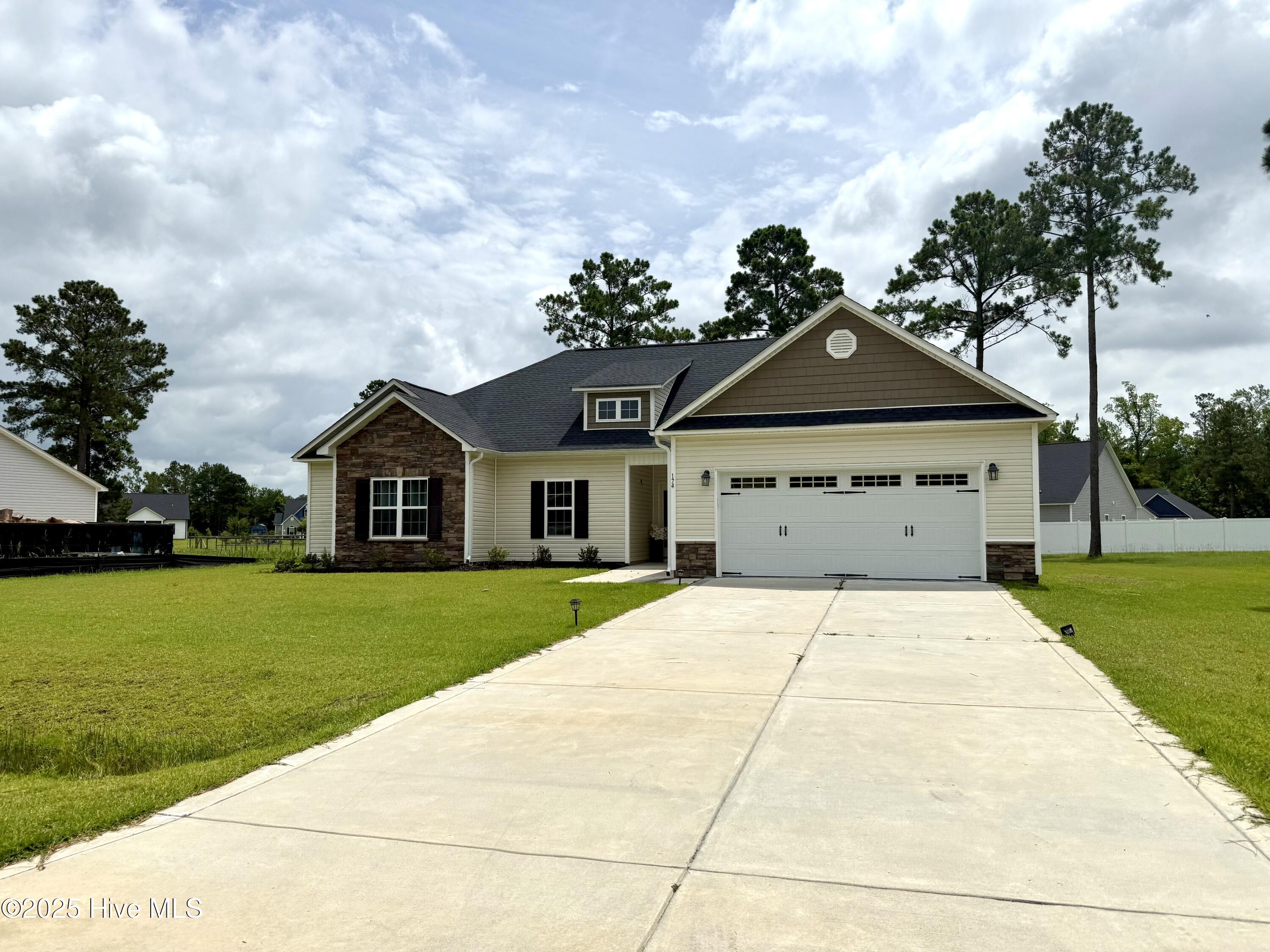 174 Finch Lane Property Photo 1