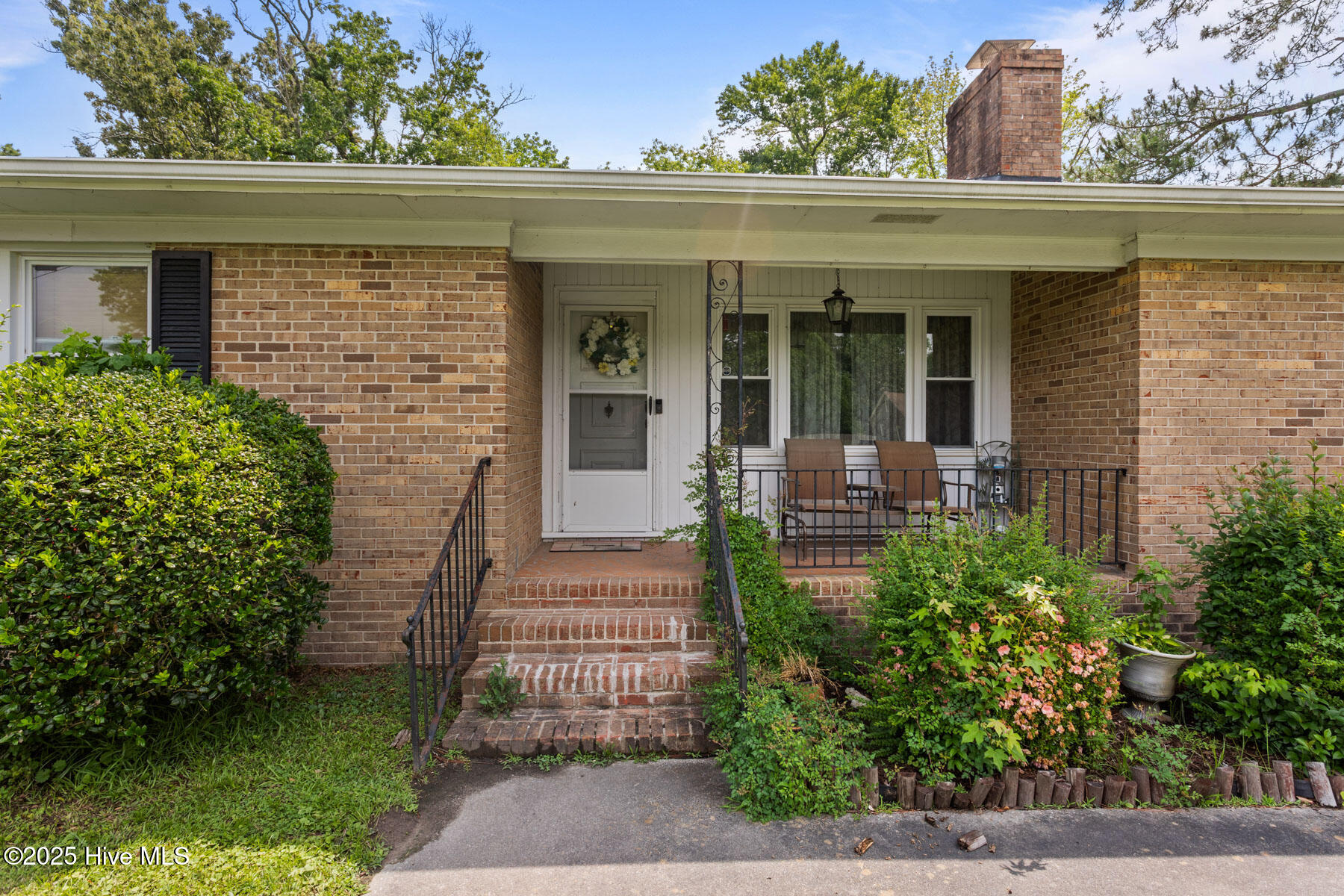 1716 Crescent Drive Property Photo 4