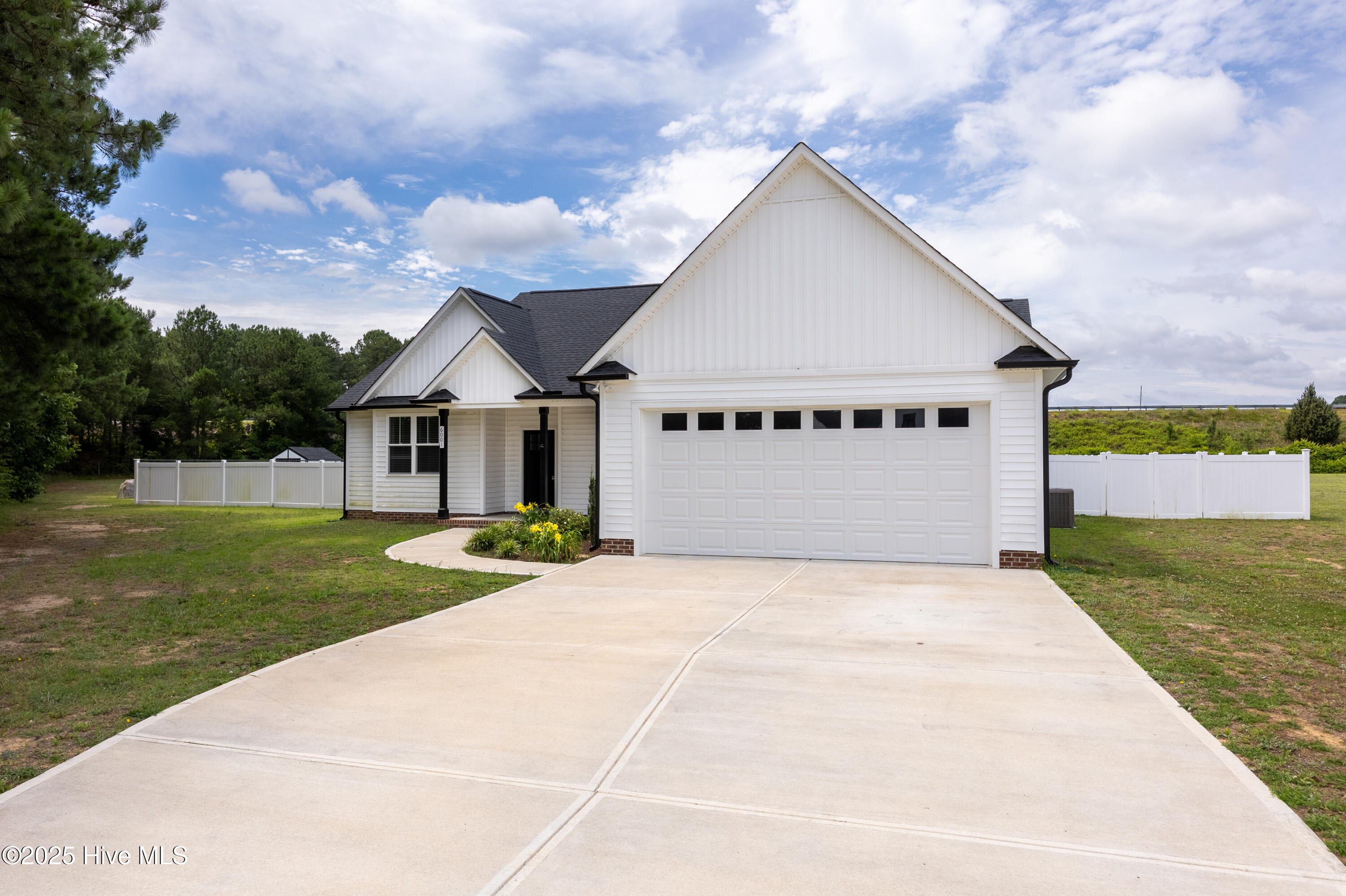 6001 Farmwood Loop Property Photo 3