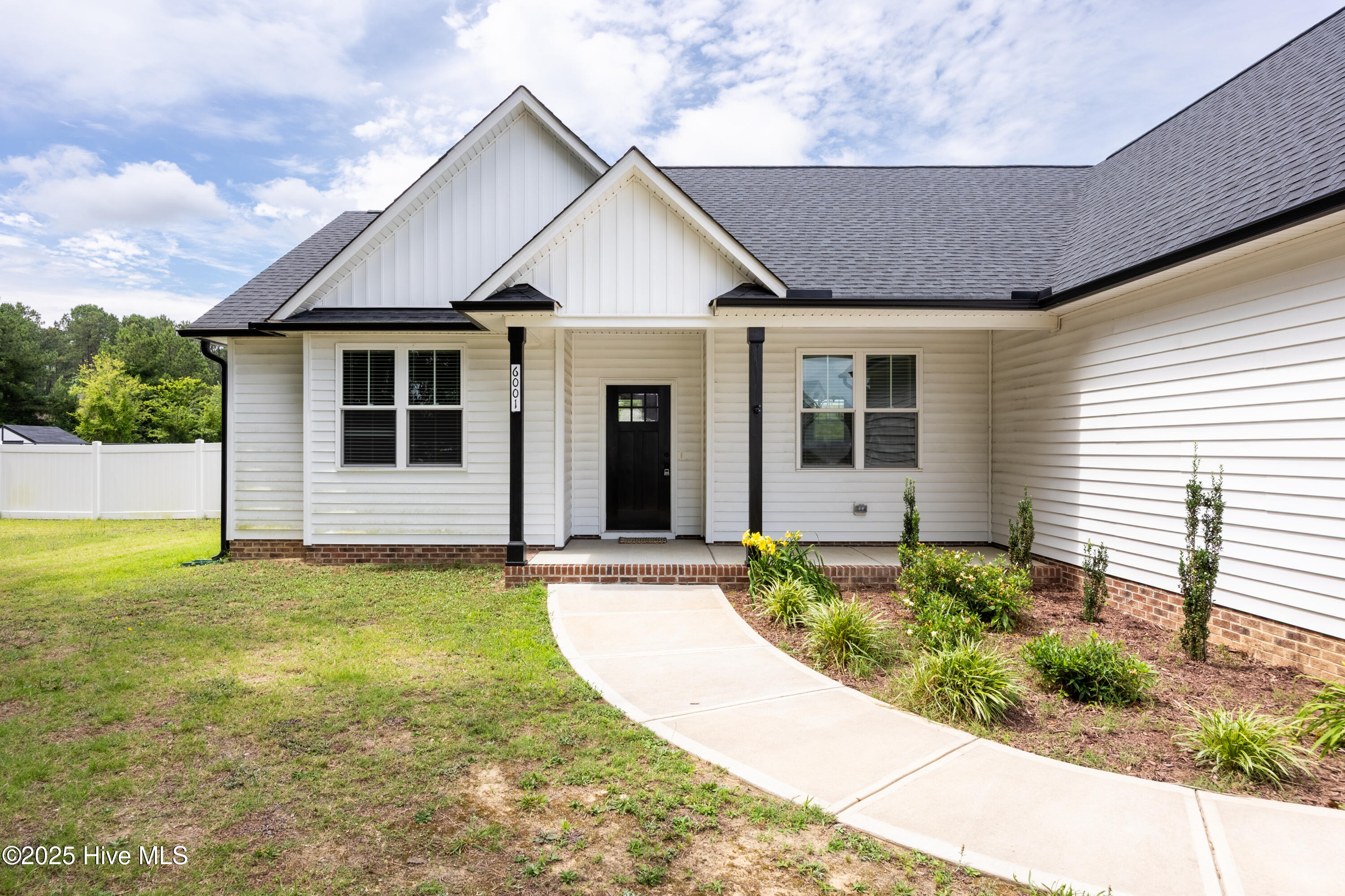 6001 Farmwood Loop Property Photo 4