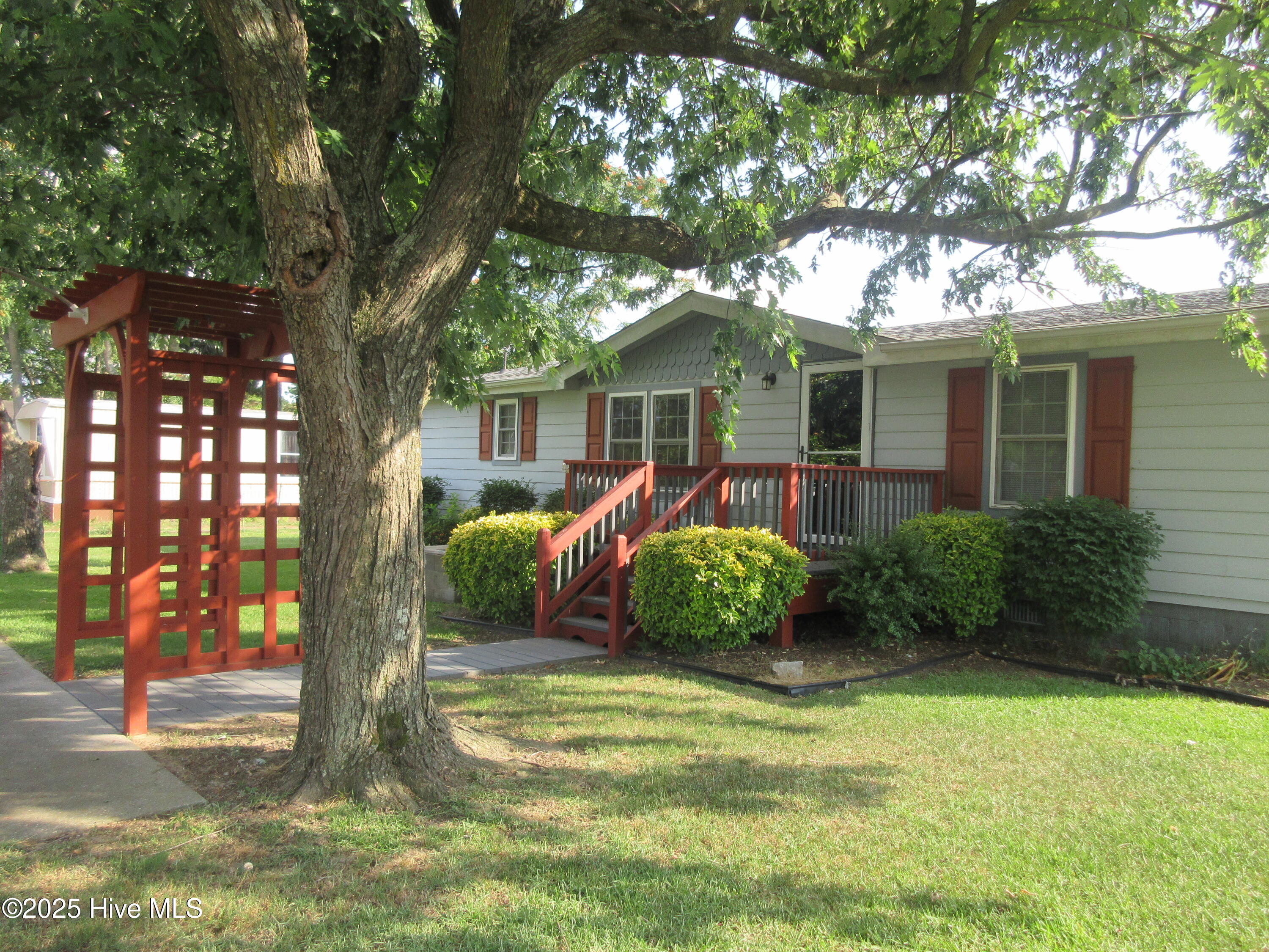 105 Faris Drive Property Photo 1