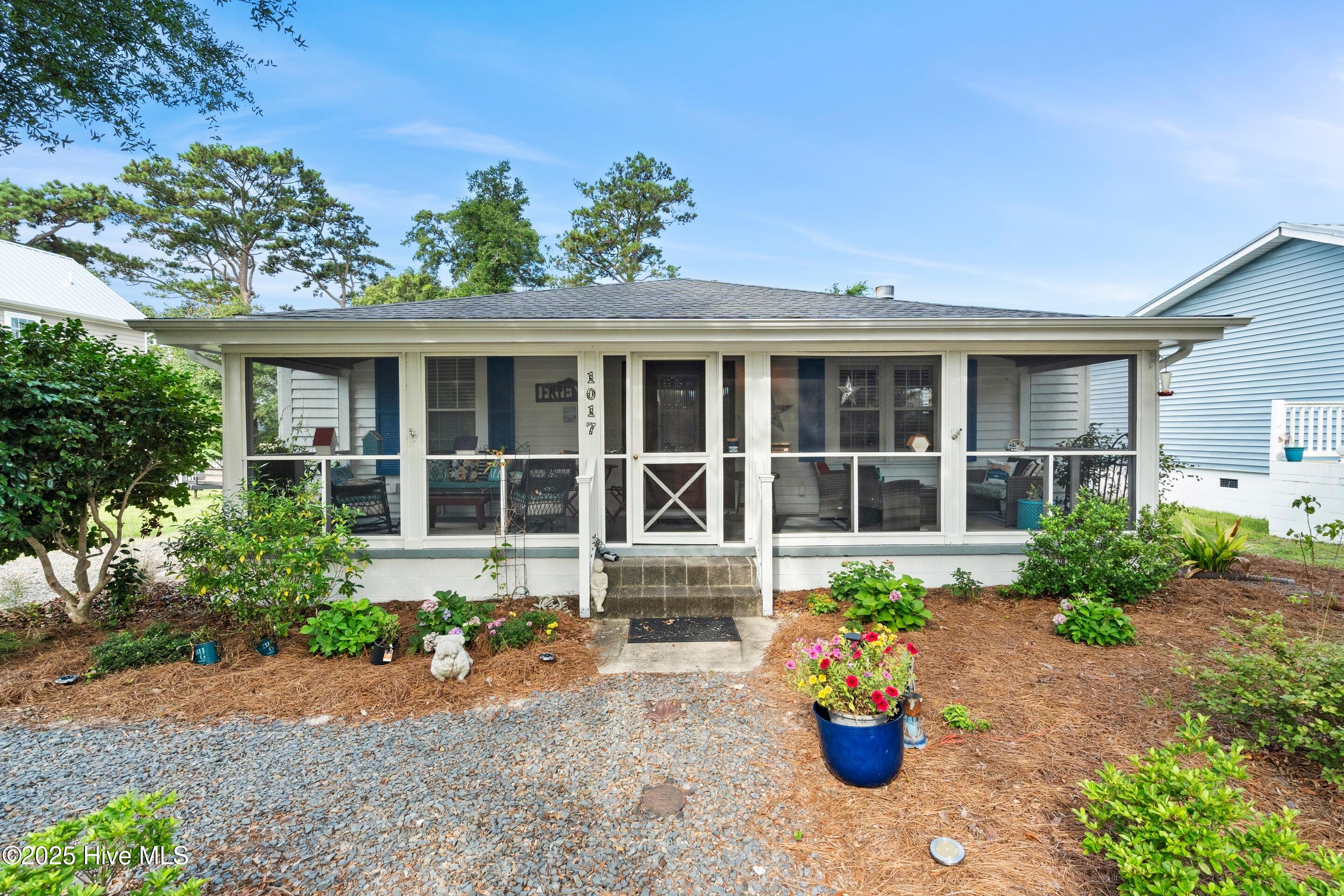 1017 N Lord Street Property Photo 2