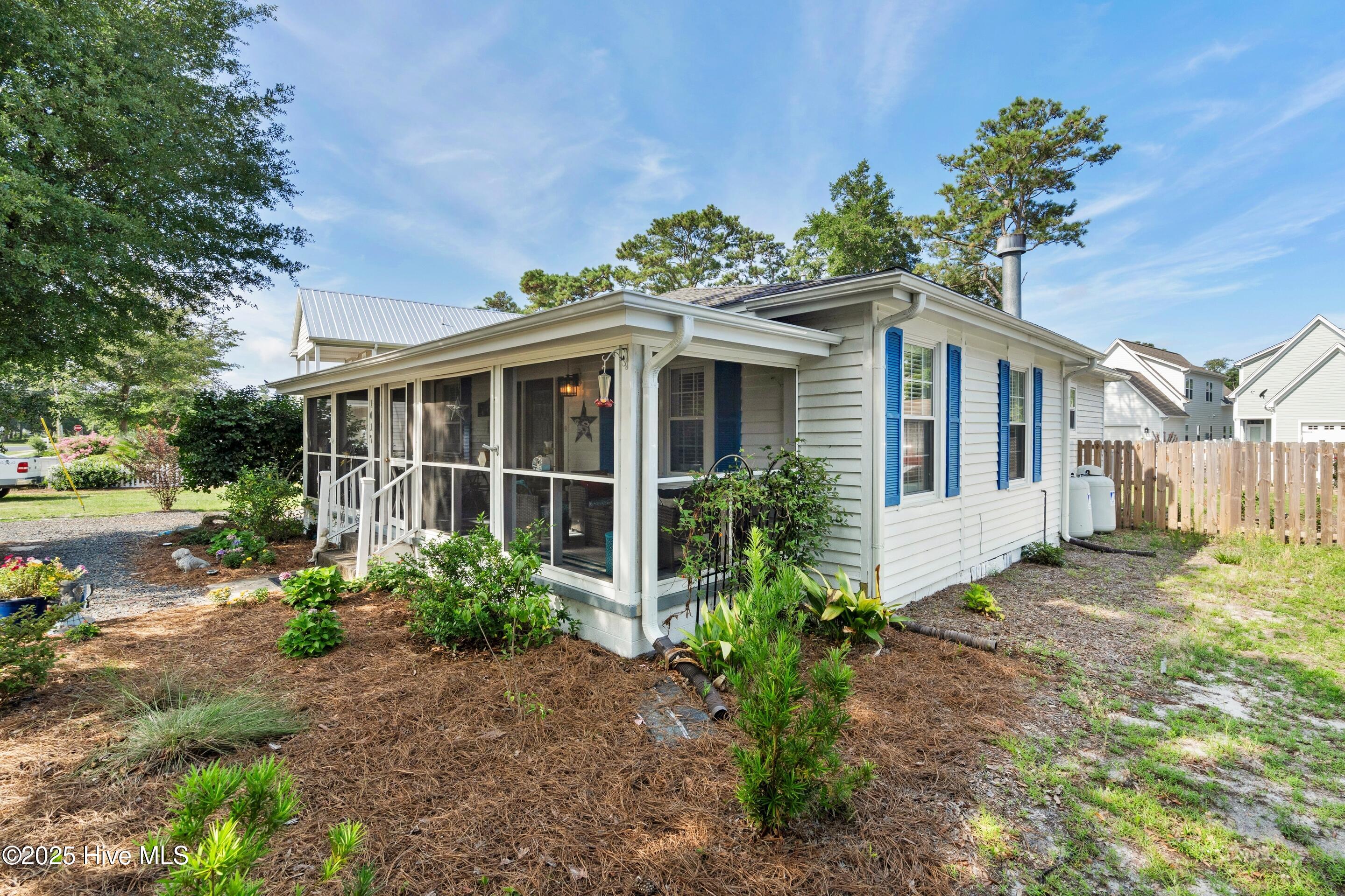 1017 N Lord Street Property Photo 3