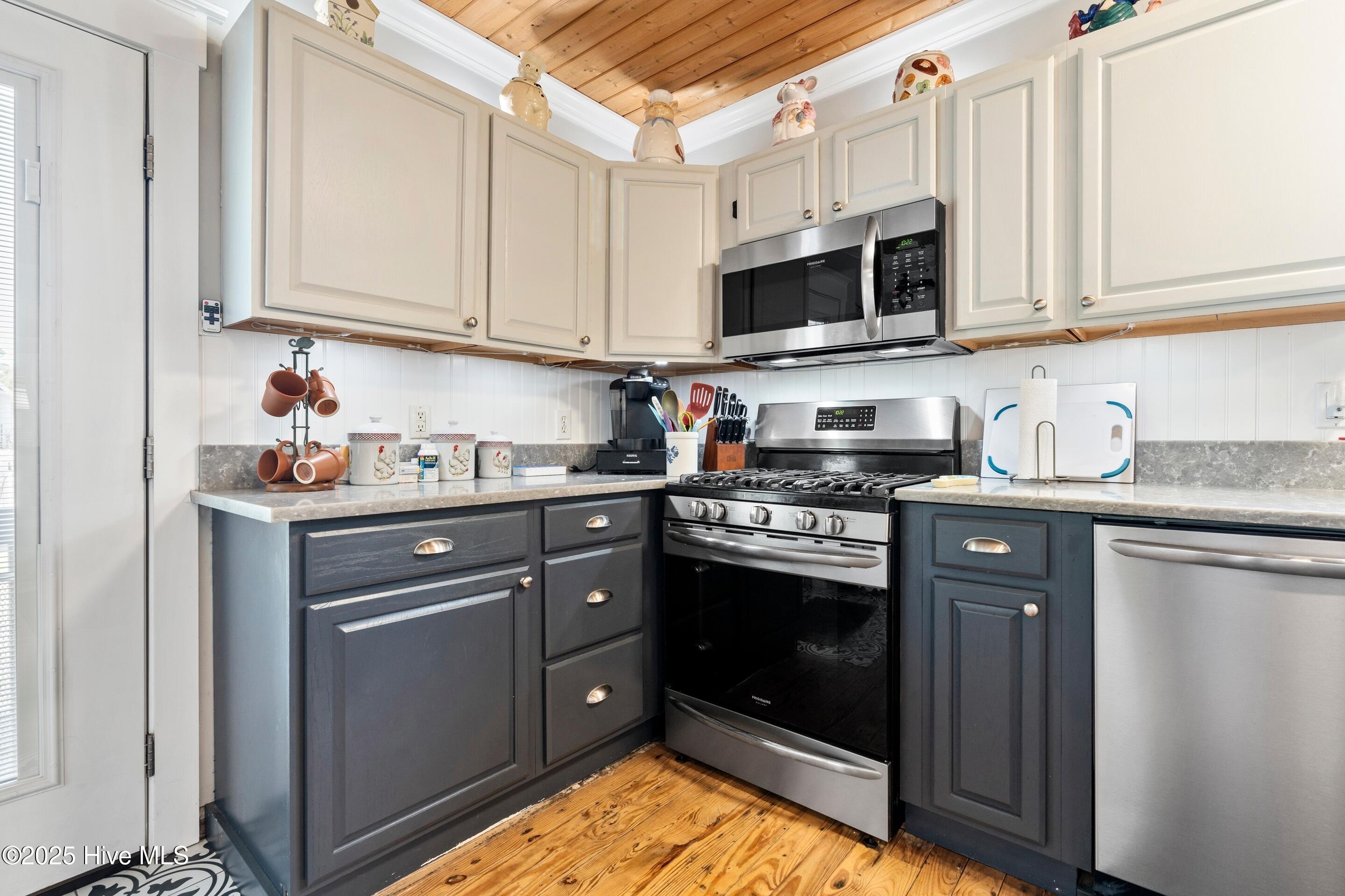 1017 N Lord Street Property Photo 18