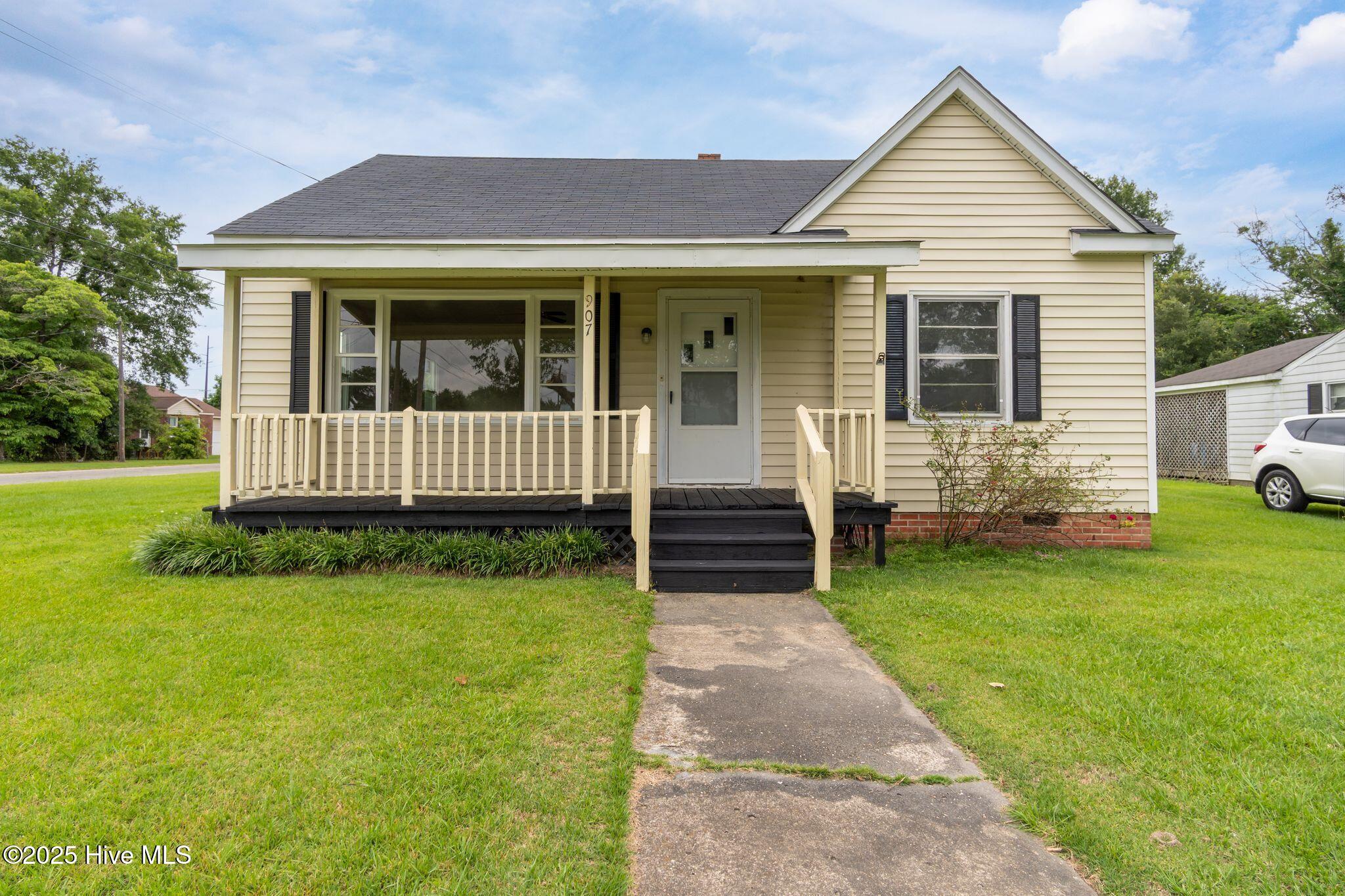 907 Sycamore Avenue Property Photo 1