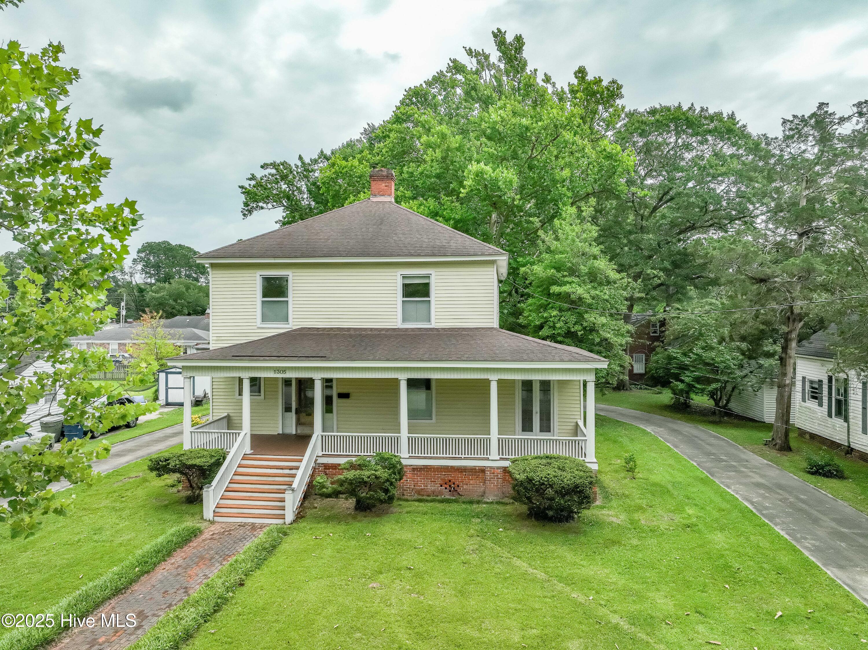 1305 N Market Street Property Photo 1