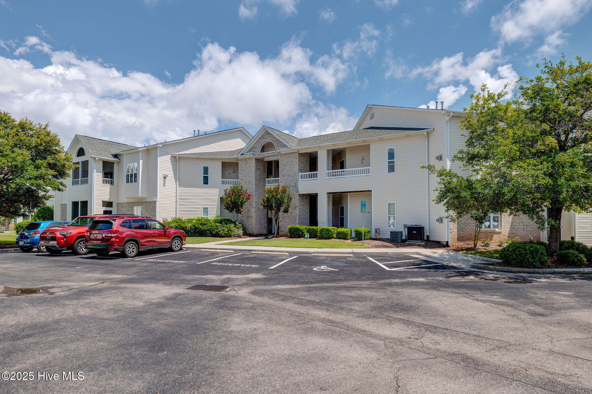 213 Fullford Lane Unit 201 Property Photo 1
