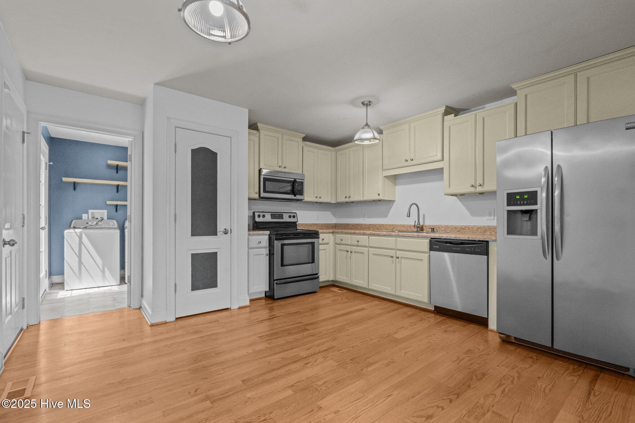 182 Gunner Court Property Photo 8