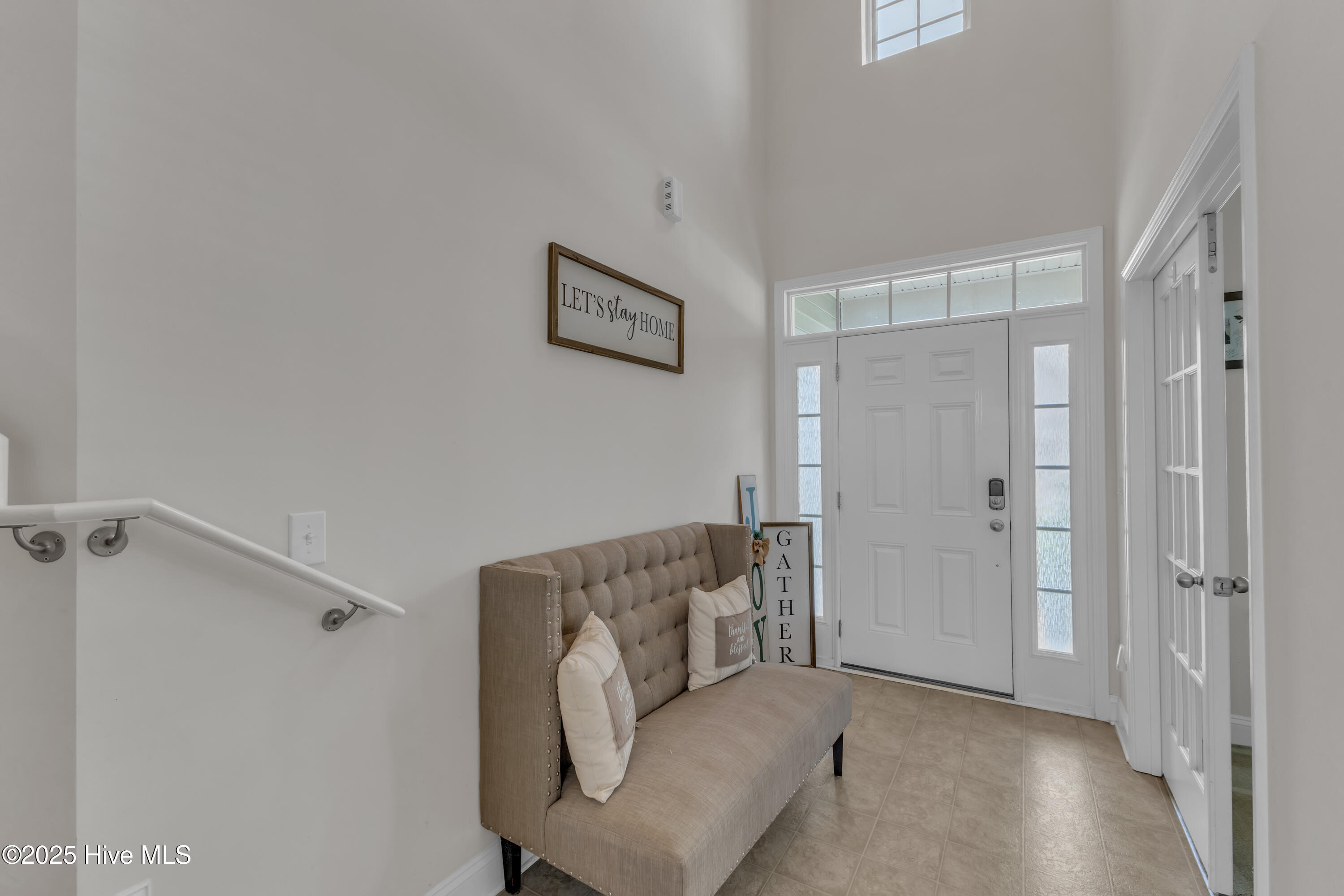 525 Willow Breeze Court Property Photo 6