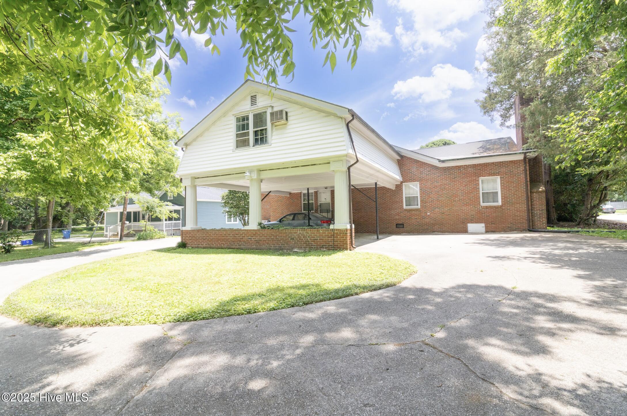 219 E Nash Street