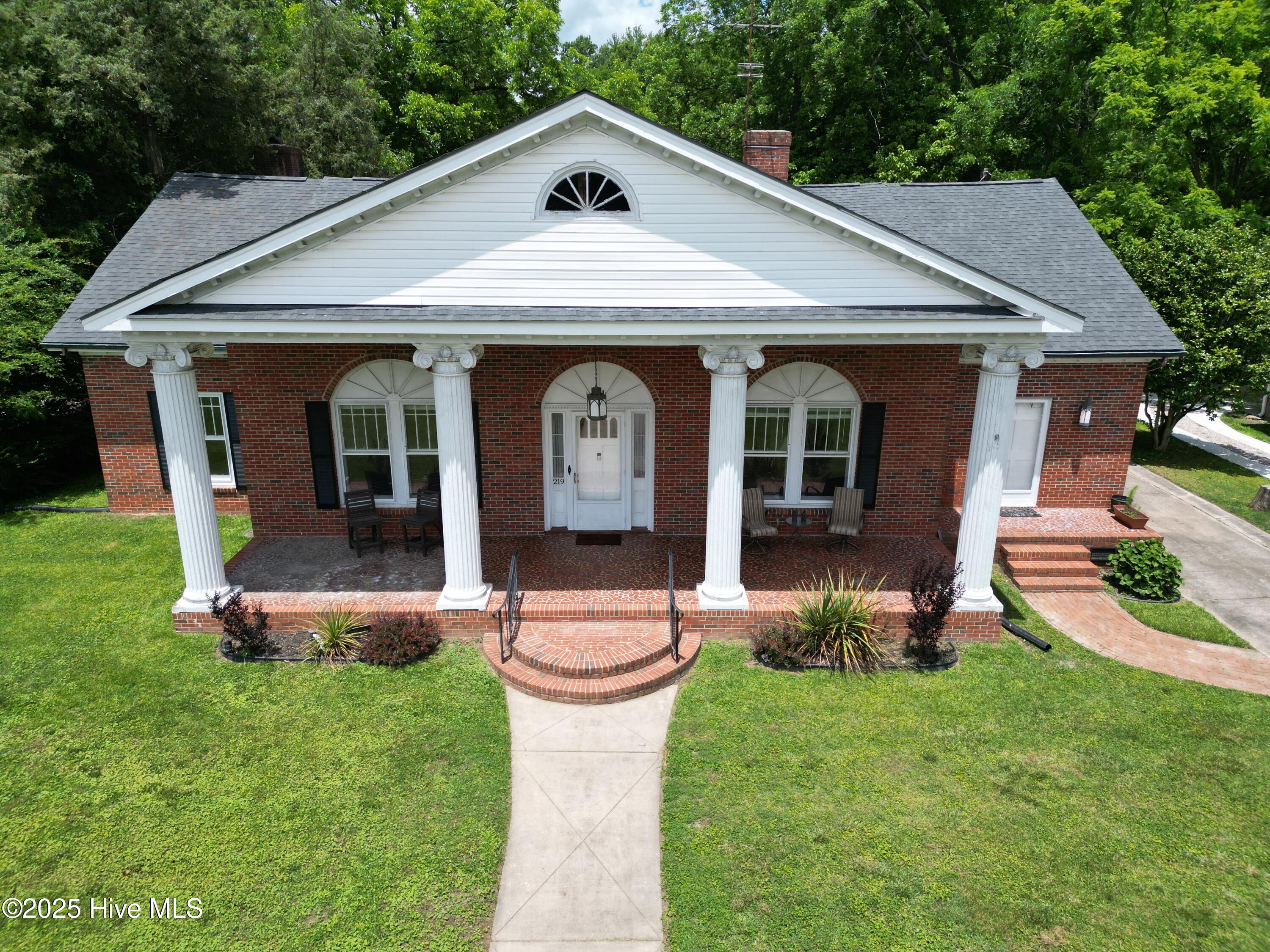219 E Nash Street Property Photo 39