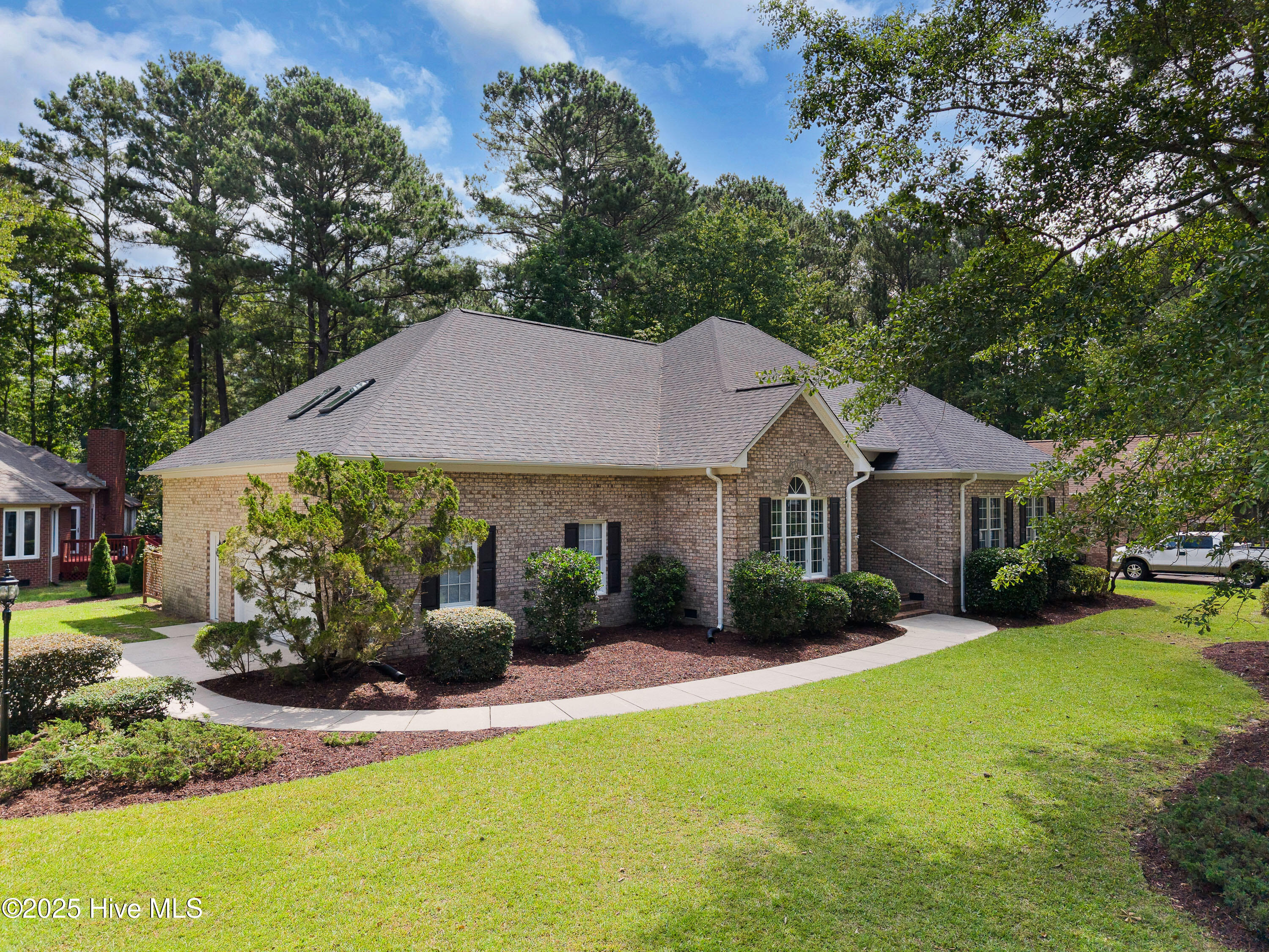 106 Oakmont Circle Property Photo 1