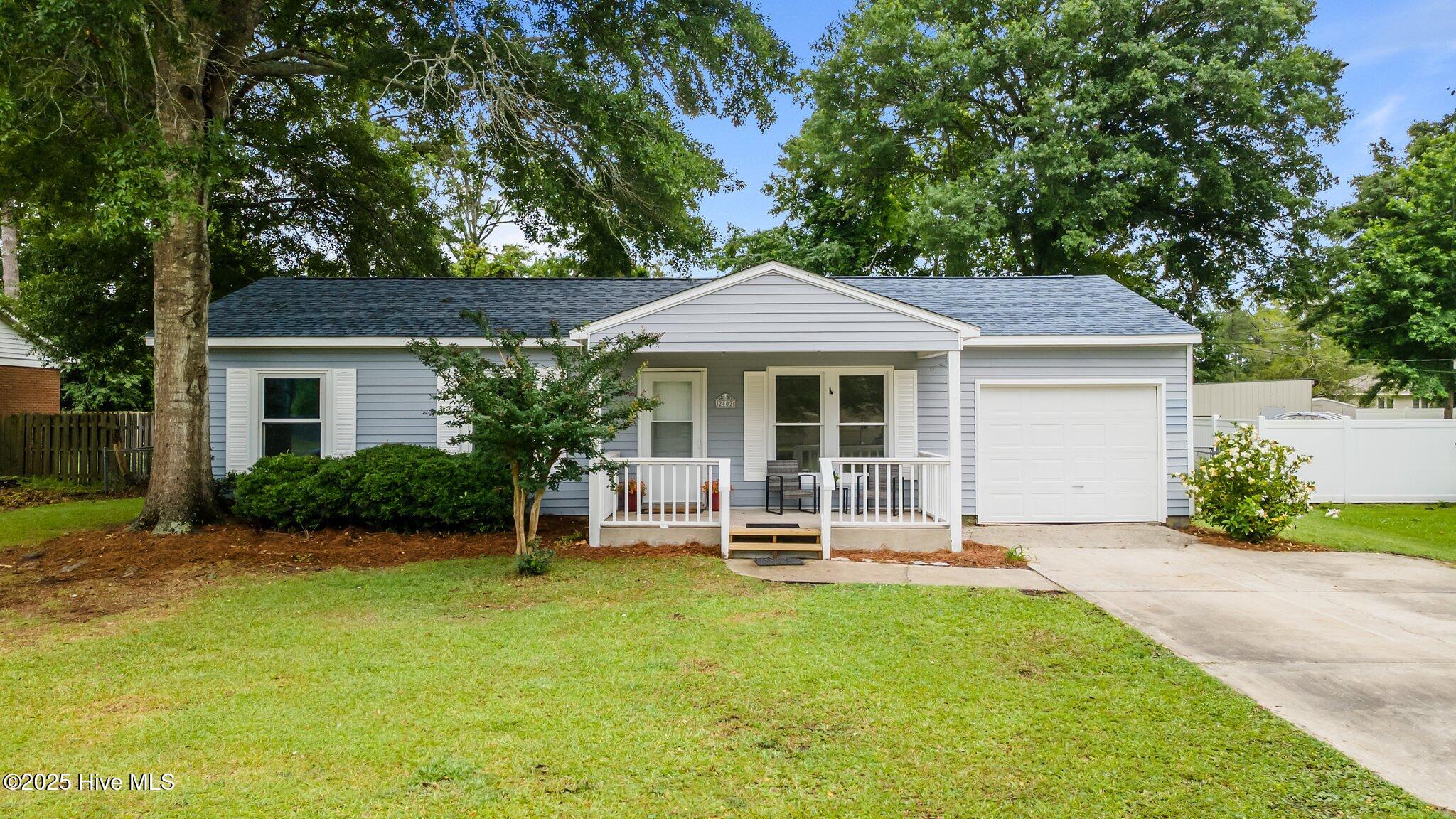 2402 S Lakeview Drive Property Photo 1