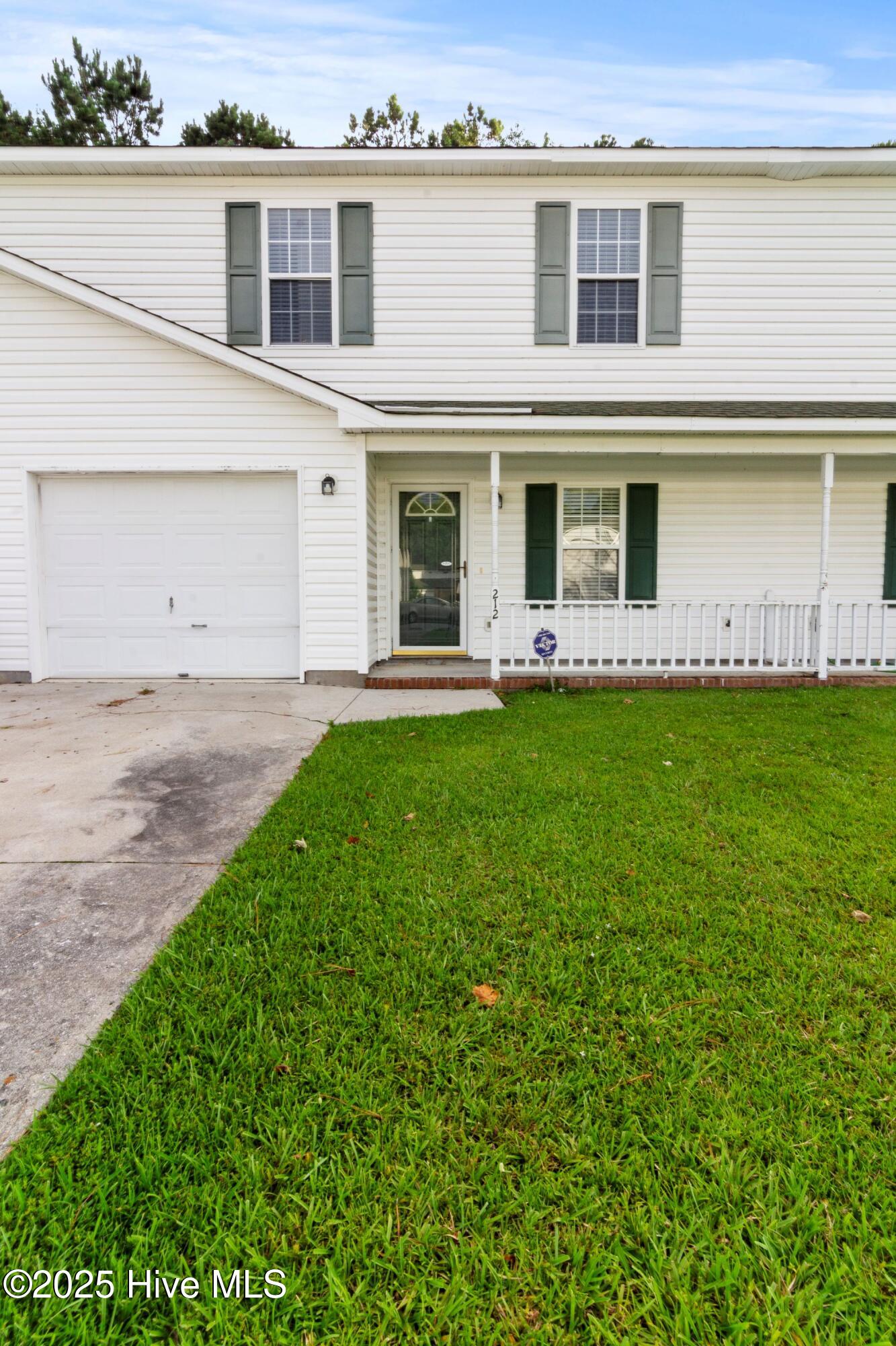 212 Winners Circle Property Photo 1
