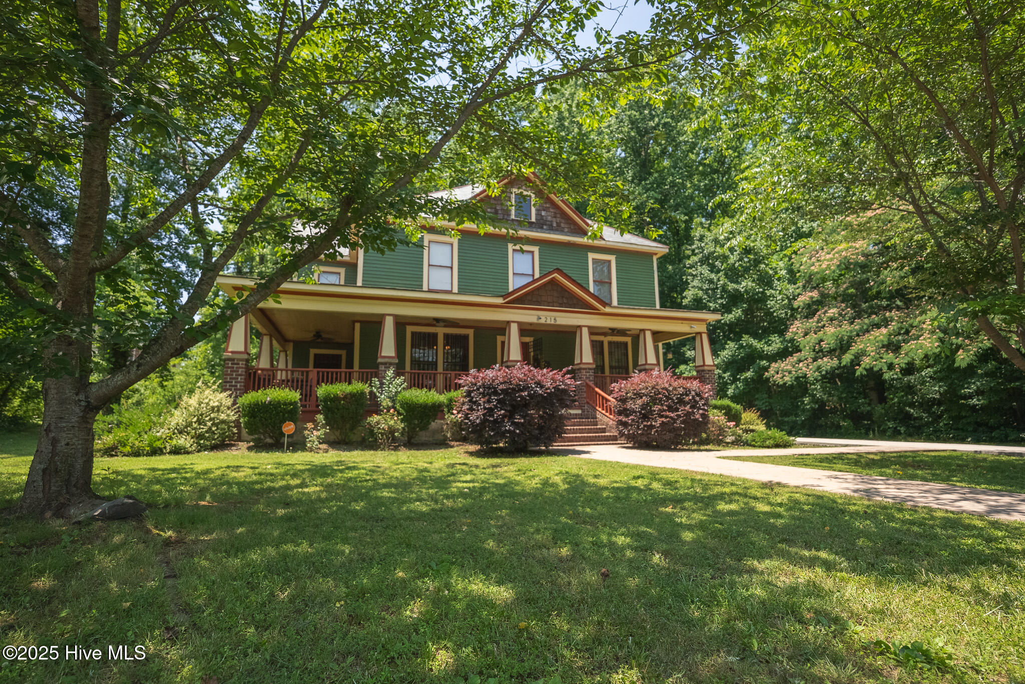 215 W Eastway Drive