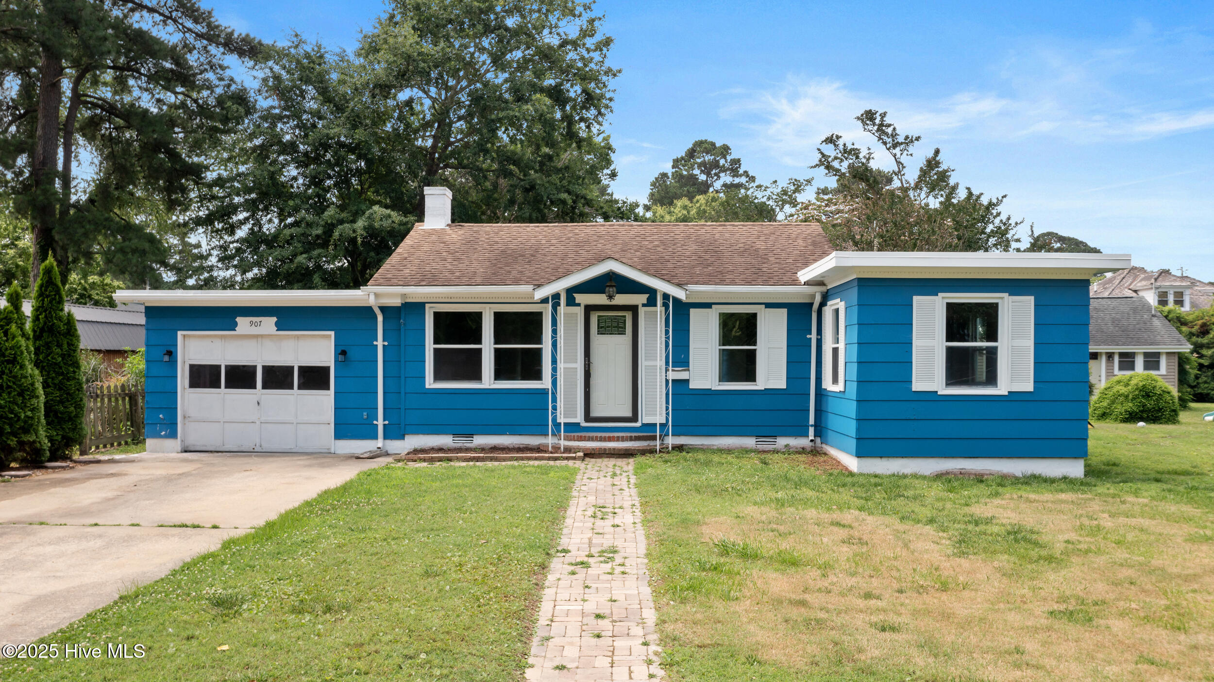 907 Woodruff Avenue Property Photo 1