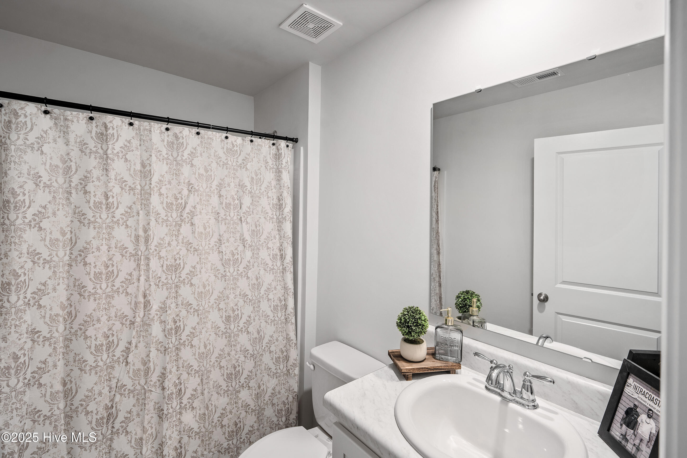 1808 Willowtree Court Property Photo 5