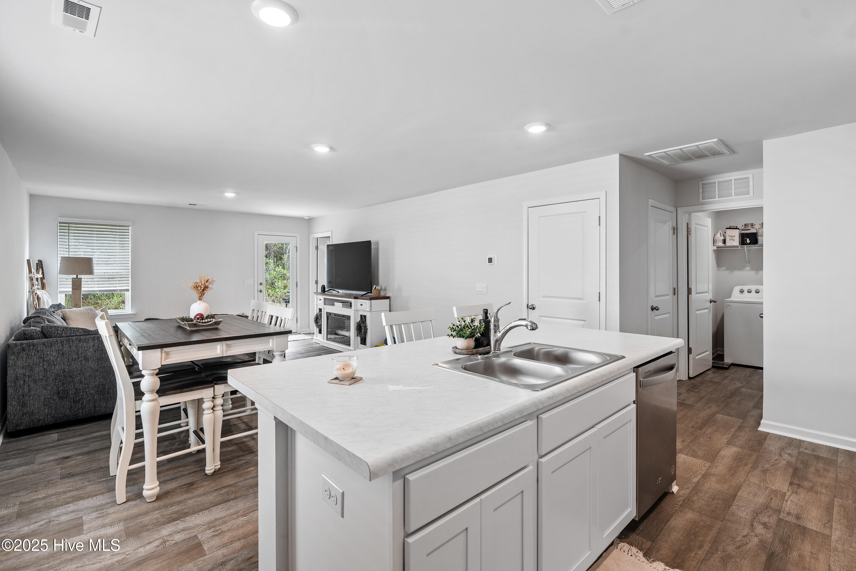 1808 Willowtree Court Property Photo 10