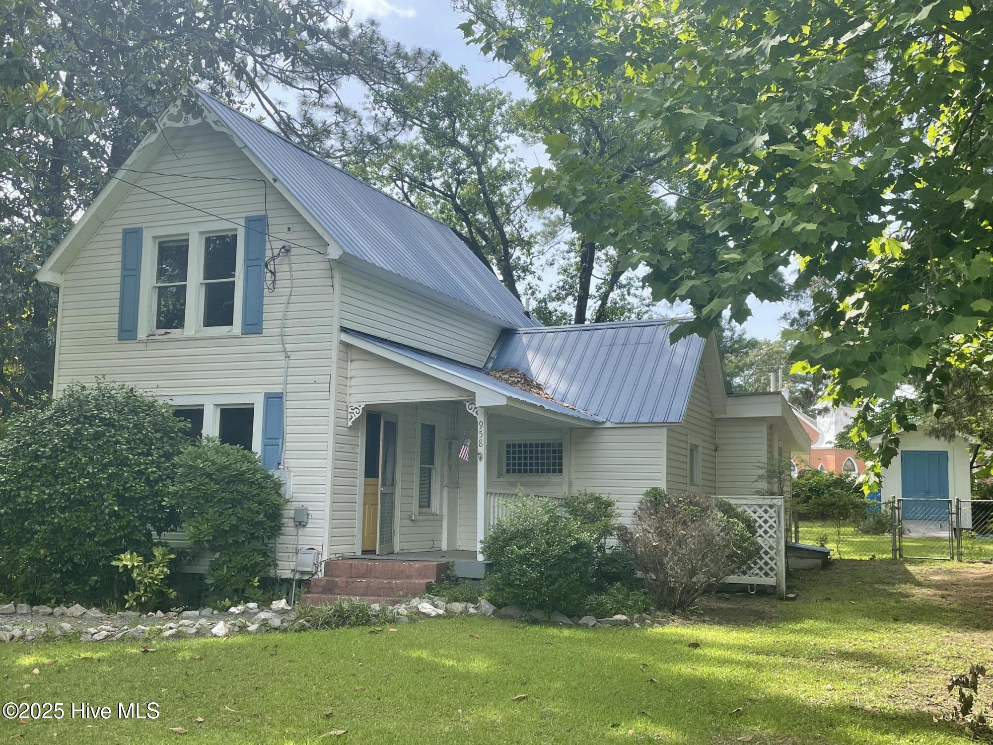 958 Holly Road