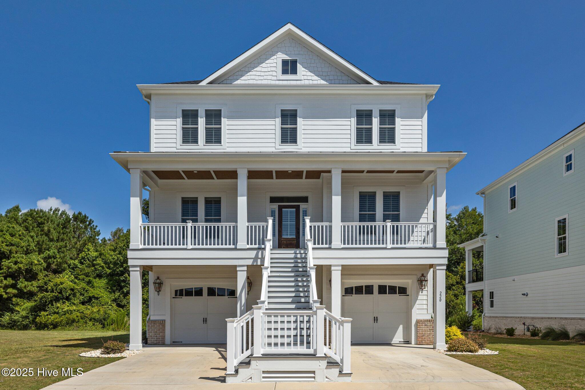 220 Colleton Square Property Photo 1
