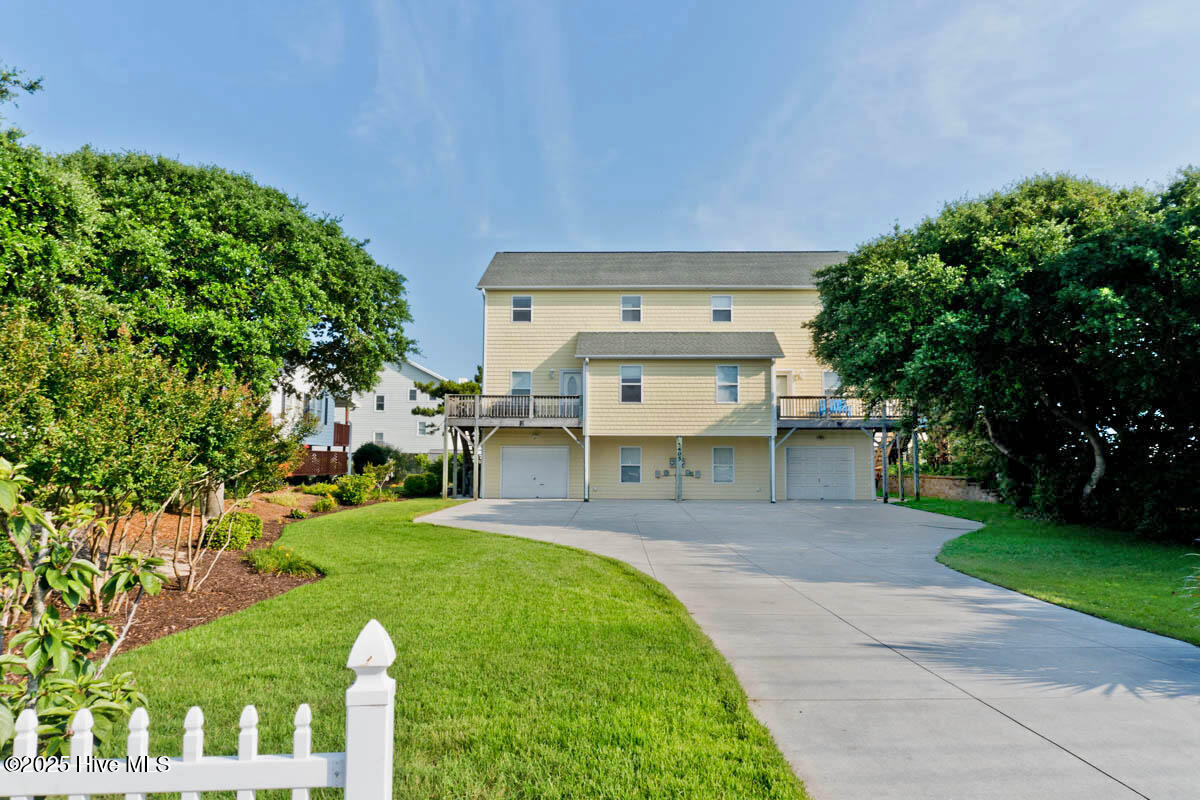 5405 Emerald Drive E Property Photo 3