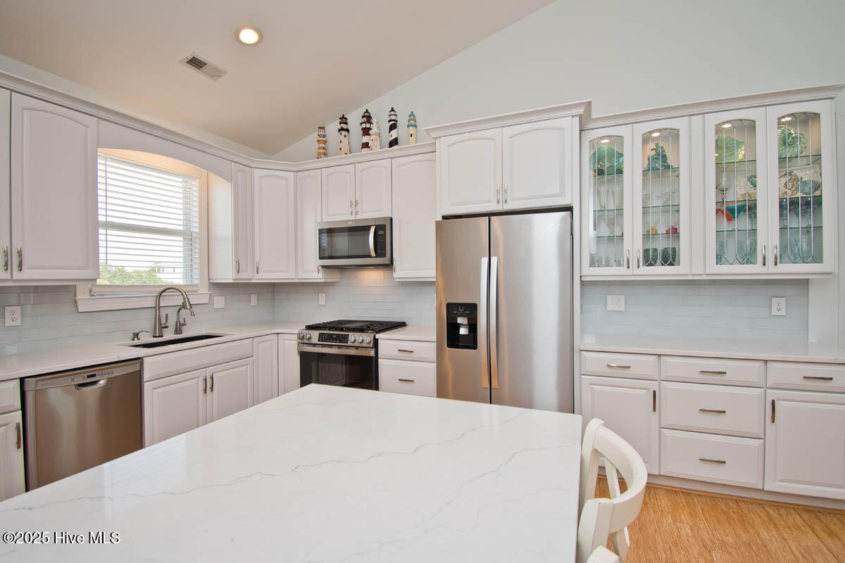 5405 Emerald Drive E Property Photo 13