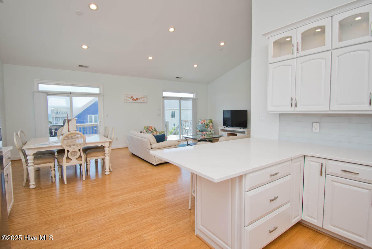 5405 Emerald Drive E Property Photo 14
