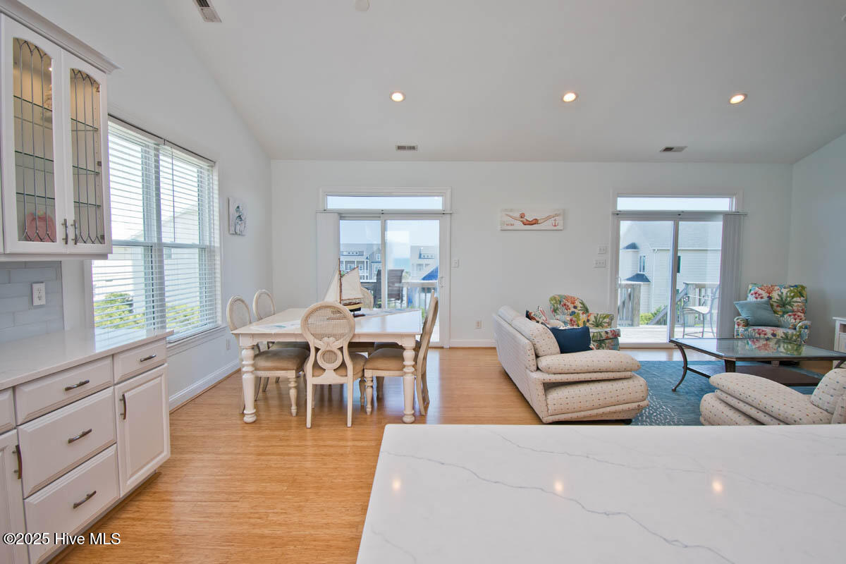 5405 Emerald Drive E Property Photo 15