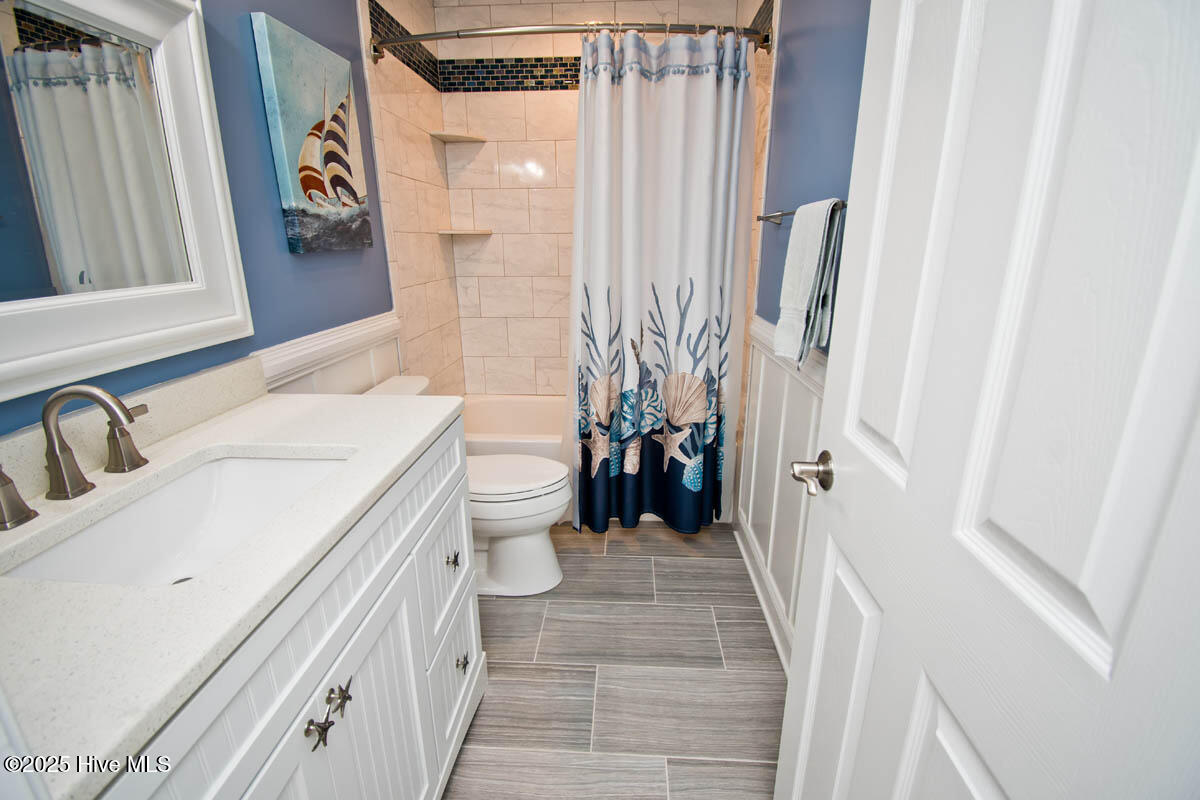 5405 Emerald Drive E Property Photo 17