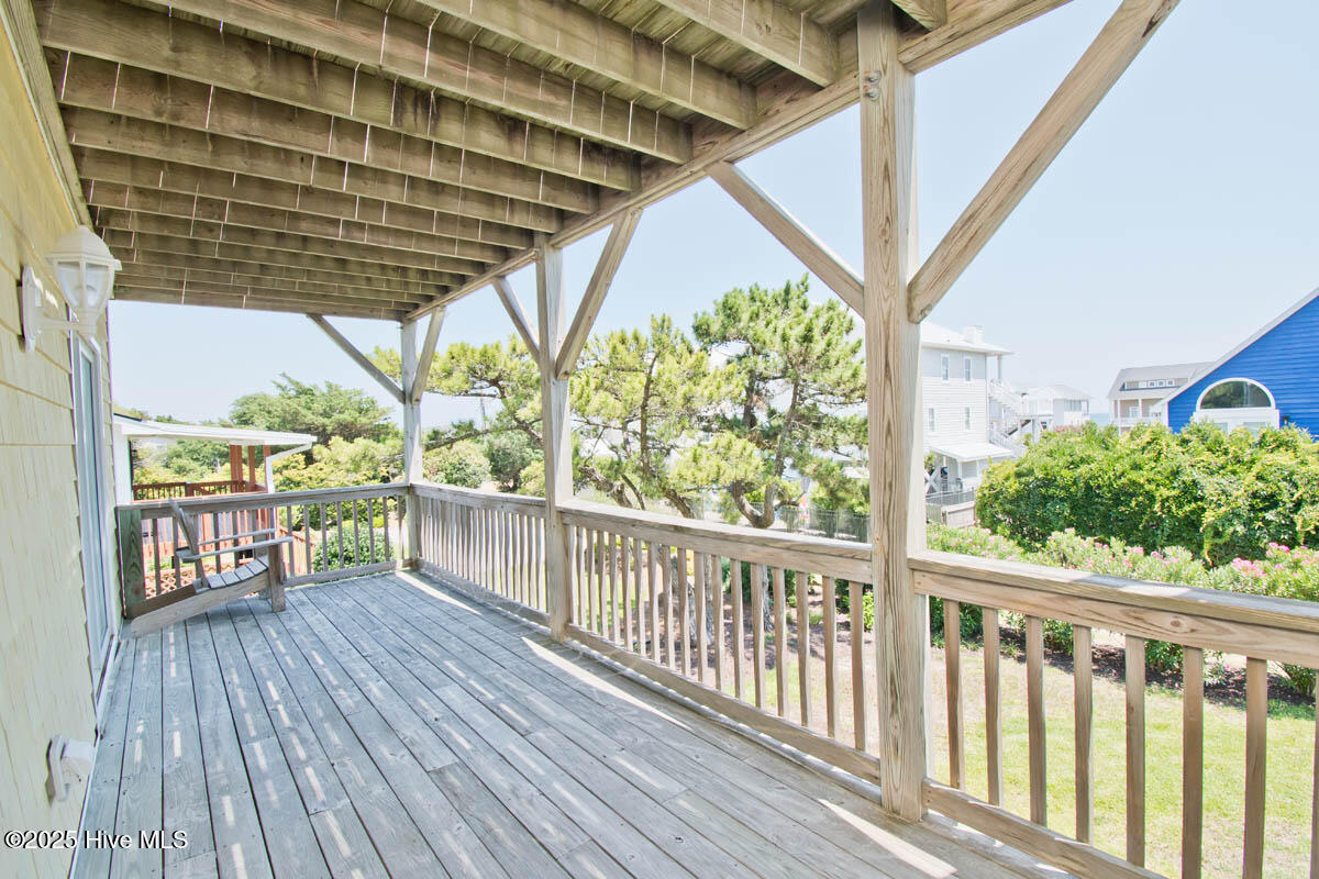 5405 Emerald Drive E Property Photo 34