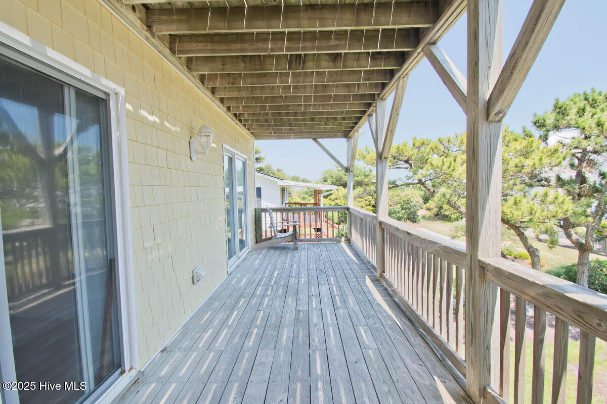 5405 Emerald Drive E Property Photo 35