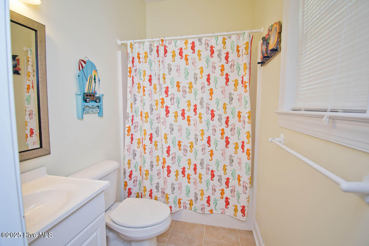 5405 Emerald Drive E Property Photo 43