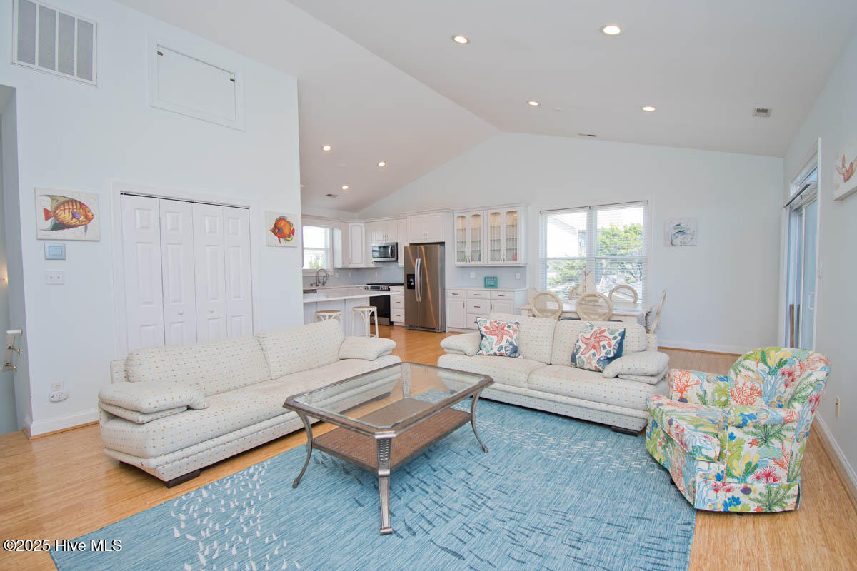 5405 Emerald Drive E Property Photo 47