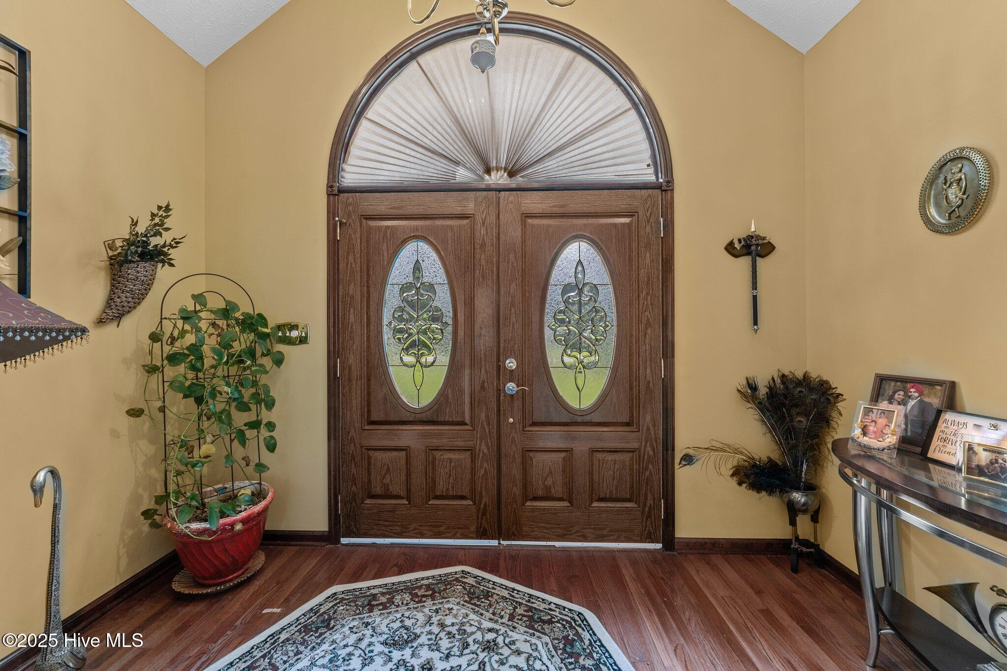 20470 Seven Creeks Highway Property Photo 4