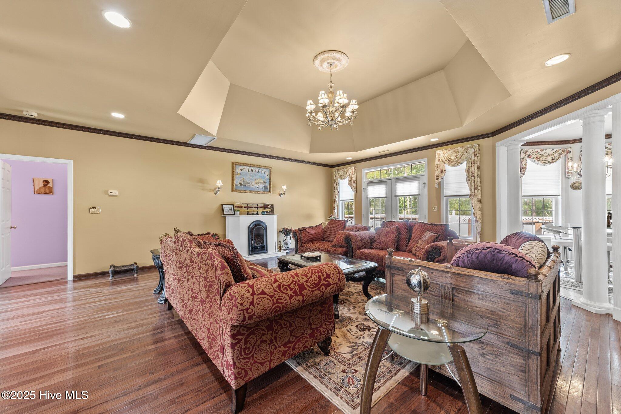 20470 Seven Creeks Highway Property Photo 9