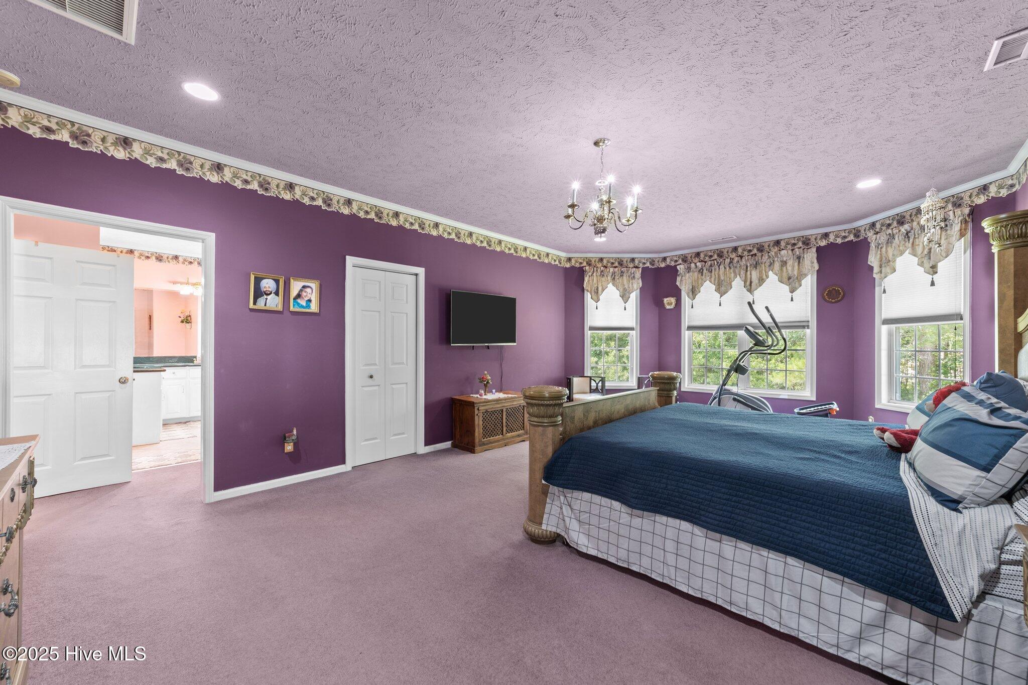 20470 Seven Creeks Highway Property Photo 12