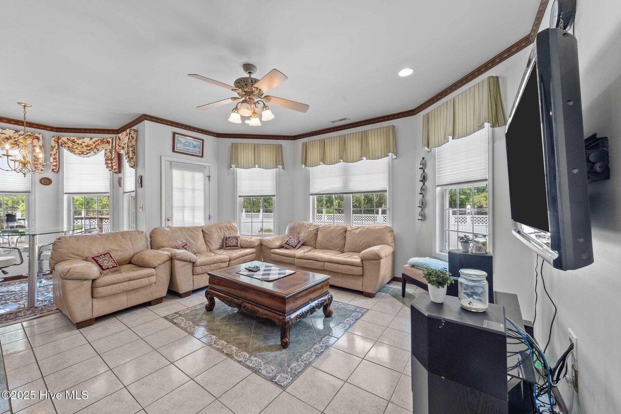 20470 Seven Creeks Highway Property Photo 18