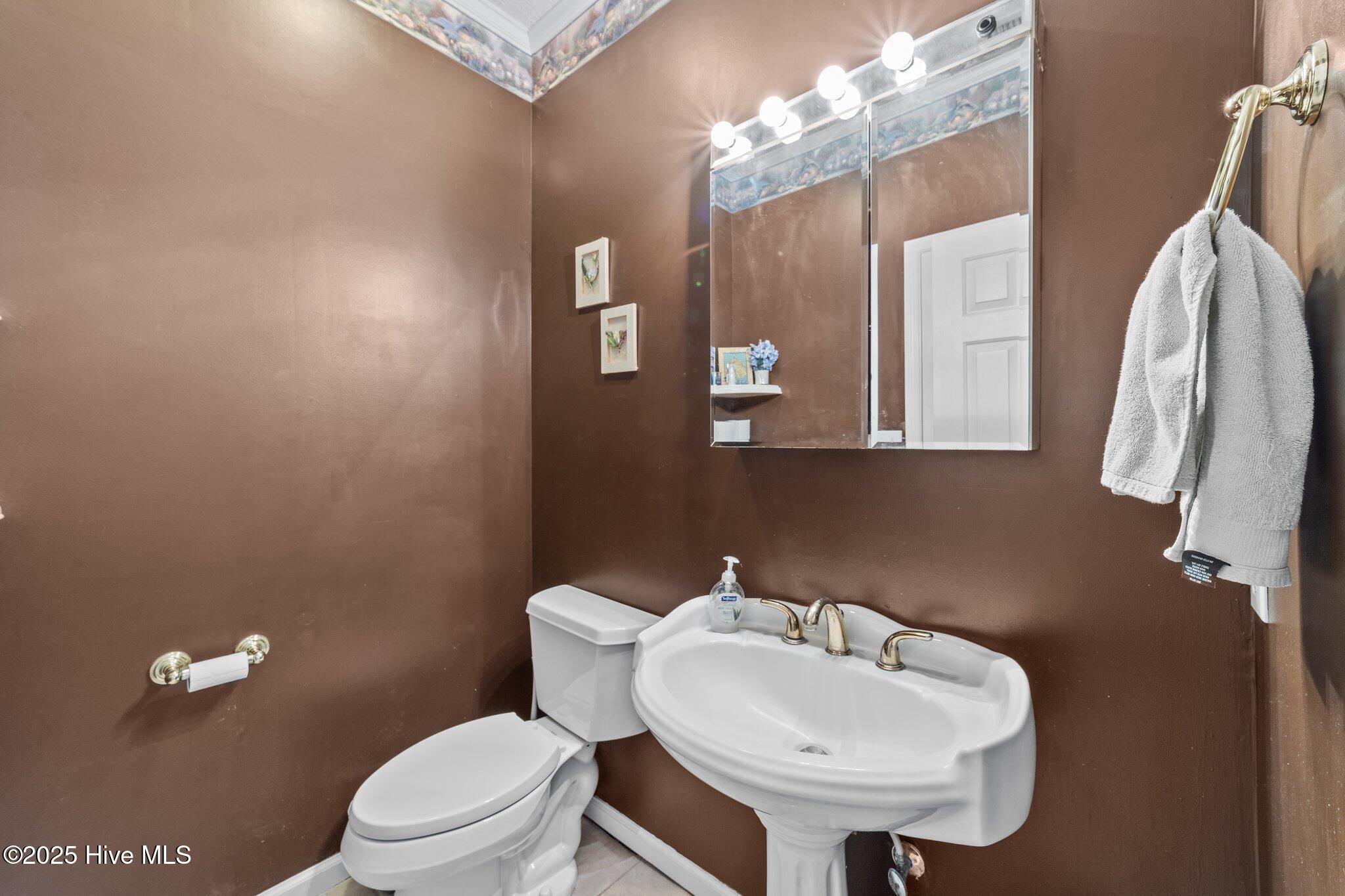 20470 Seven Creeks Highway Property Photo 26