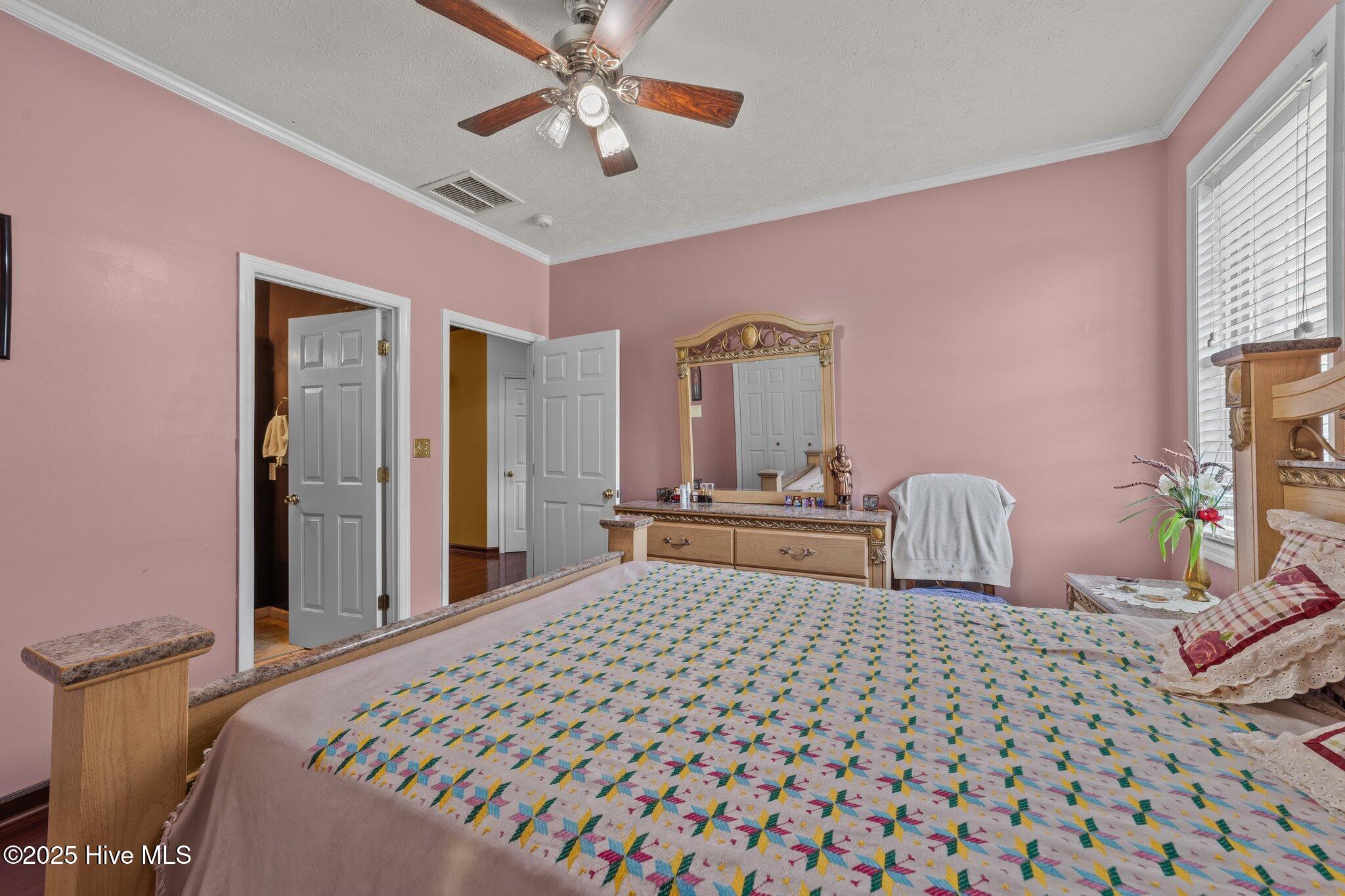 20470 Seven Creeks Highway Property Photo 28