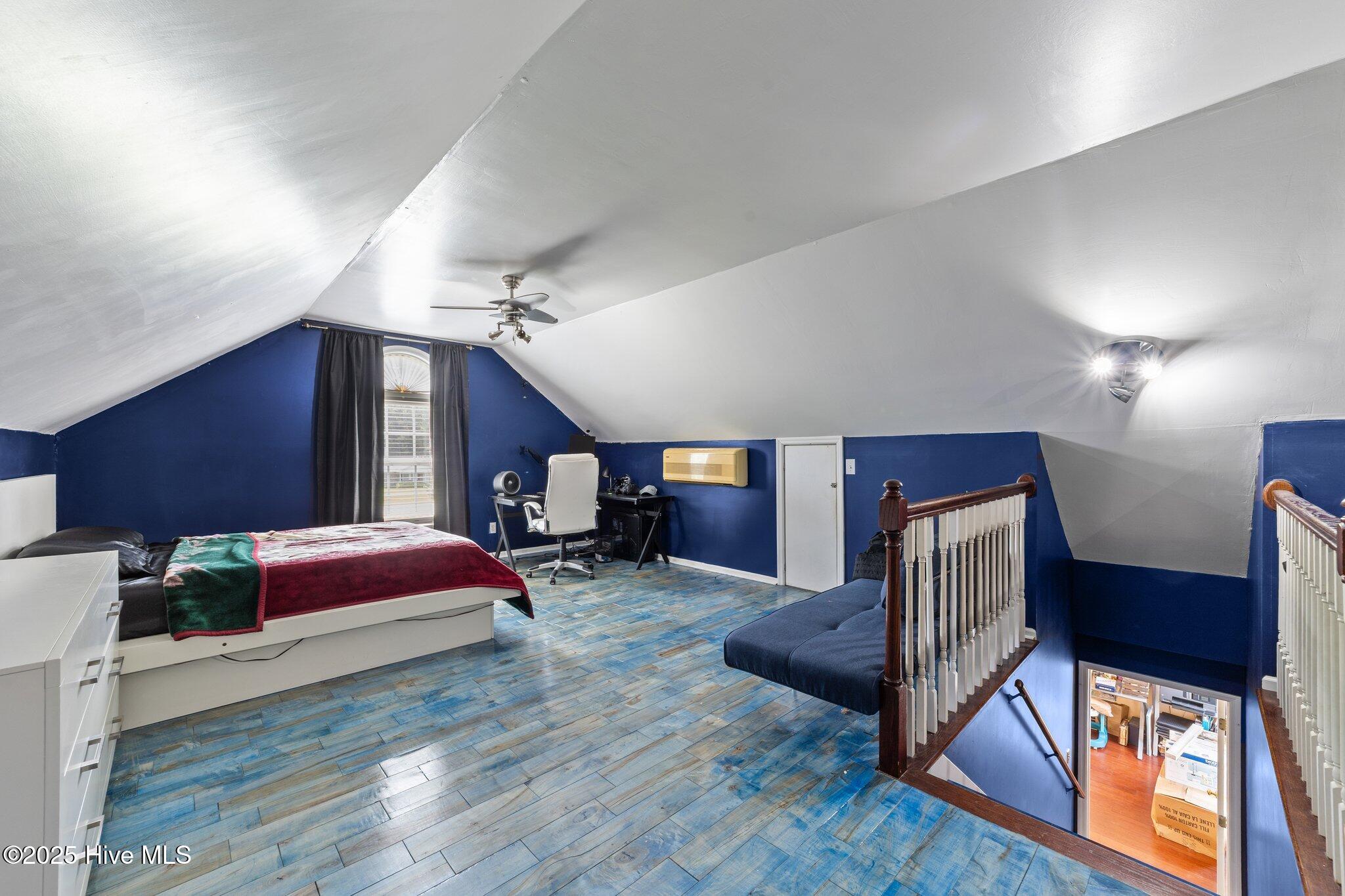 20470 Seven Creeks Highway Property Photo 34