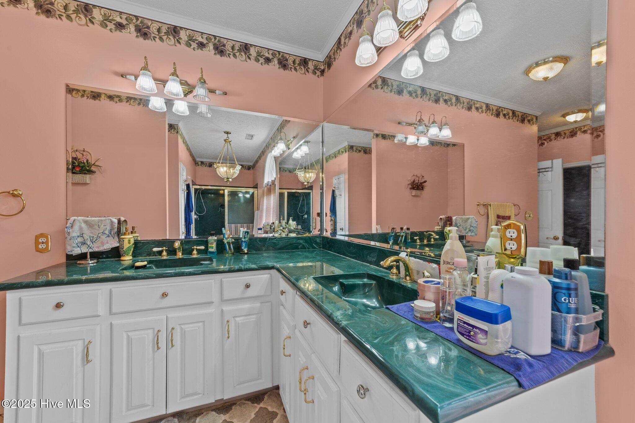 20470 Seven Creeks Highway Property Photo 37