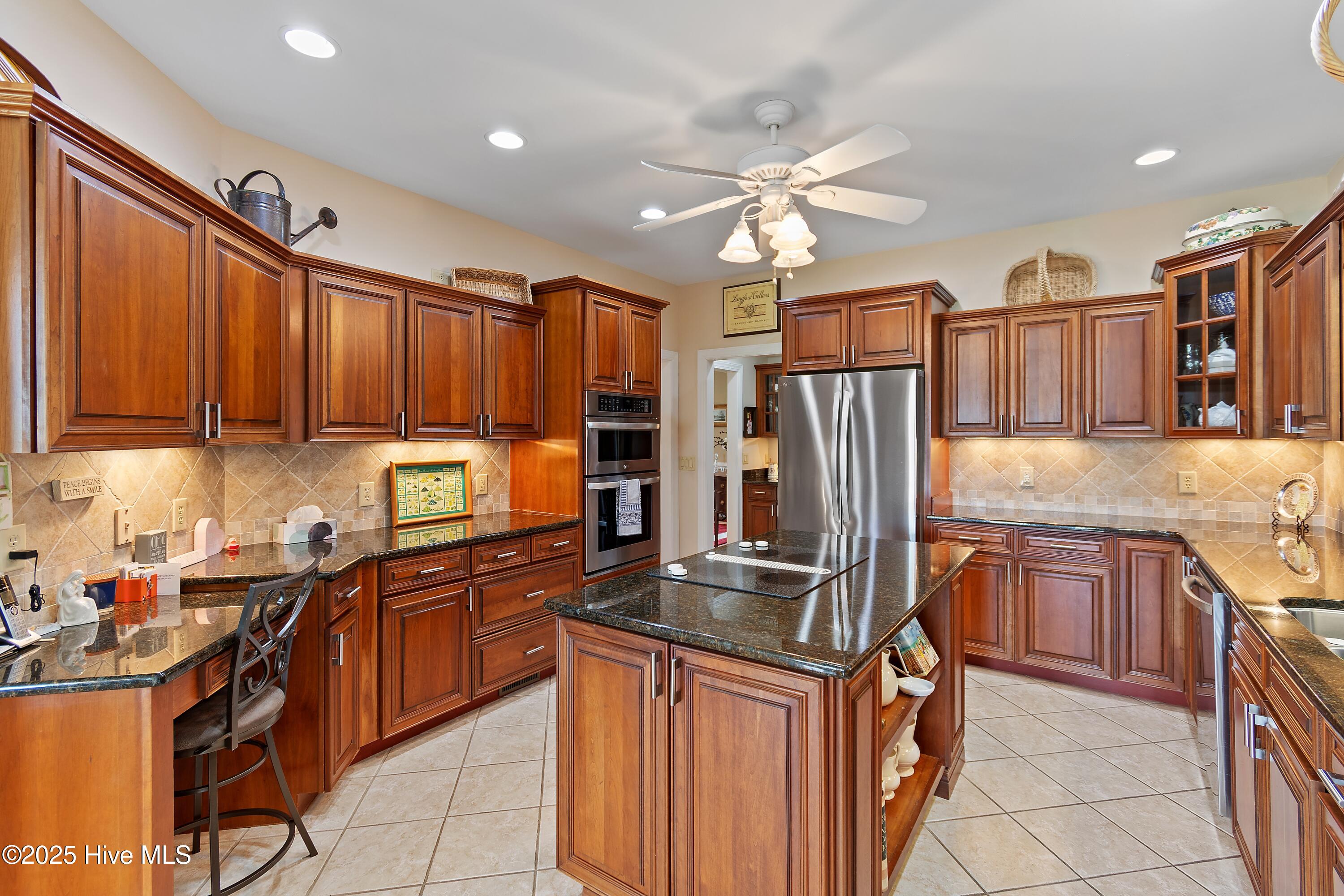 2710 Scarborough Way Property Photo 16