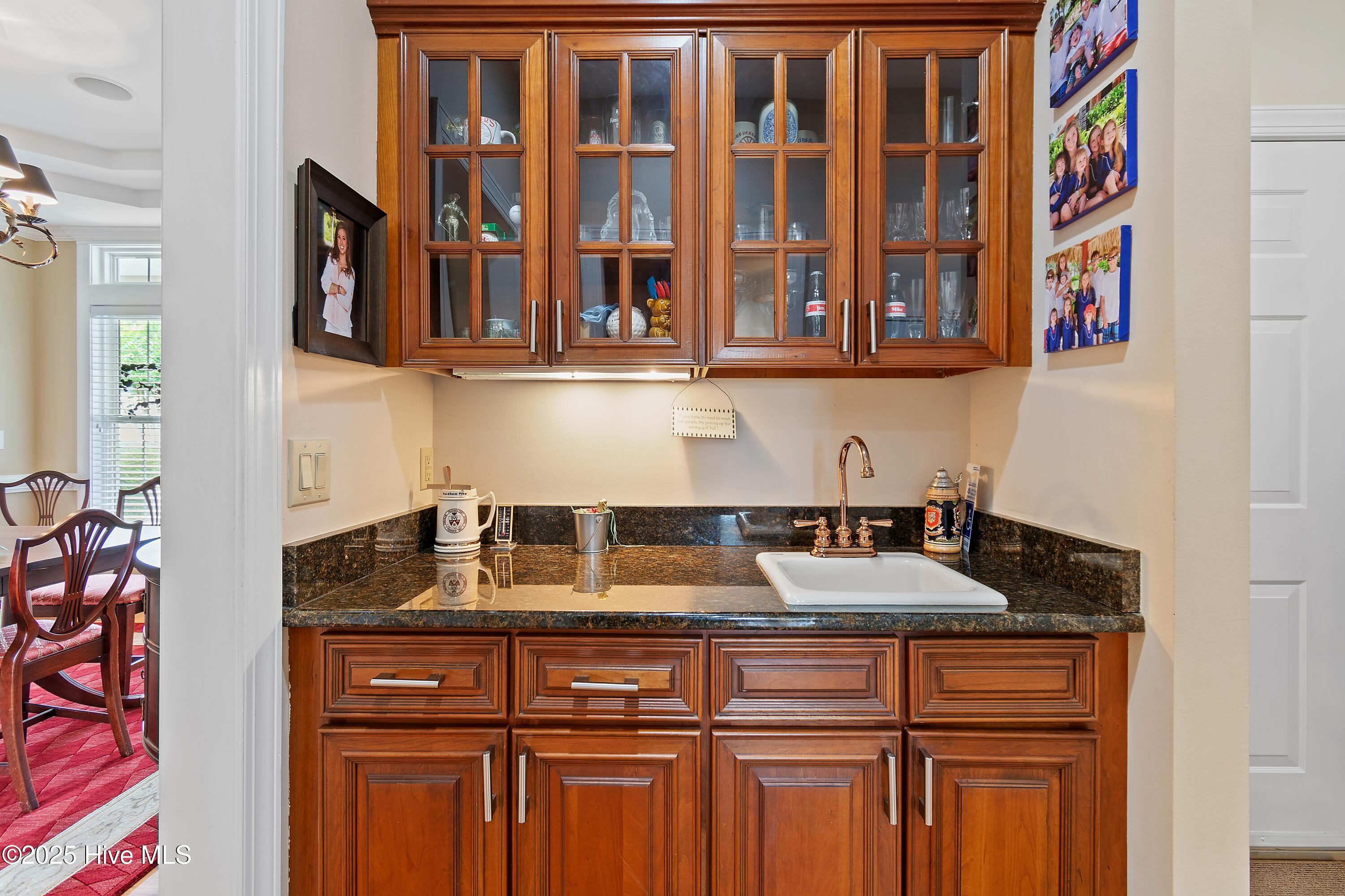 2710 Scarborough Way Property Photo 24