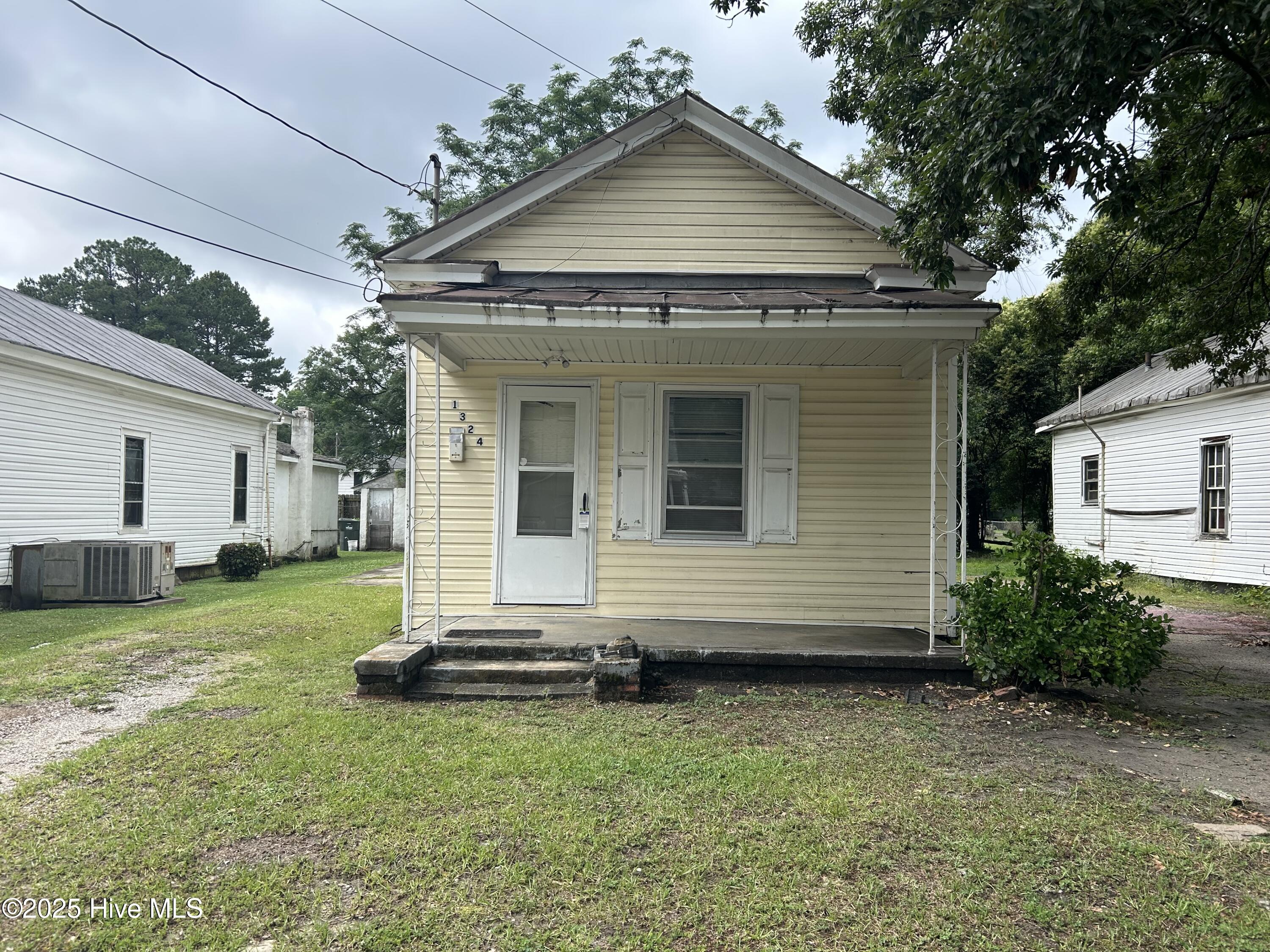 1324 Carolina Street Property Photo 1