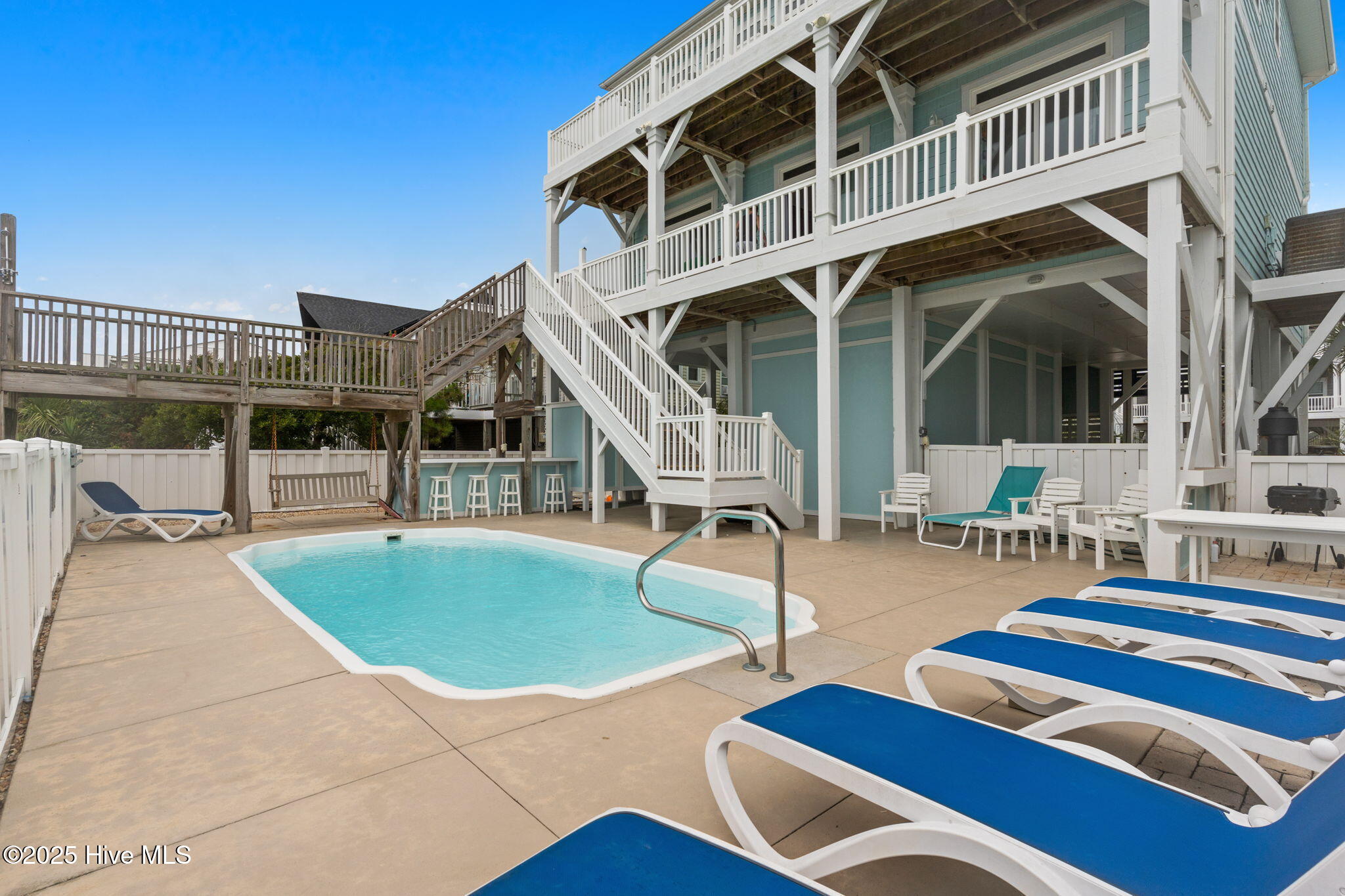 328 E First Street Property Photo 18