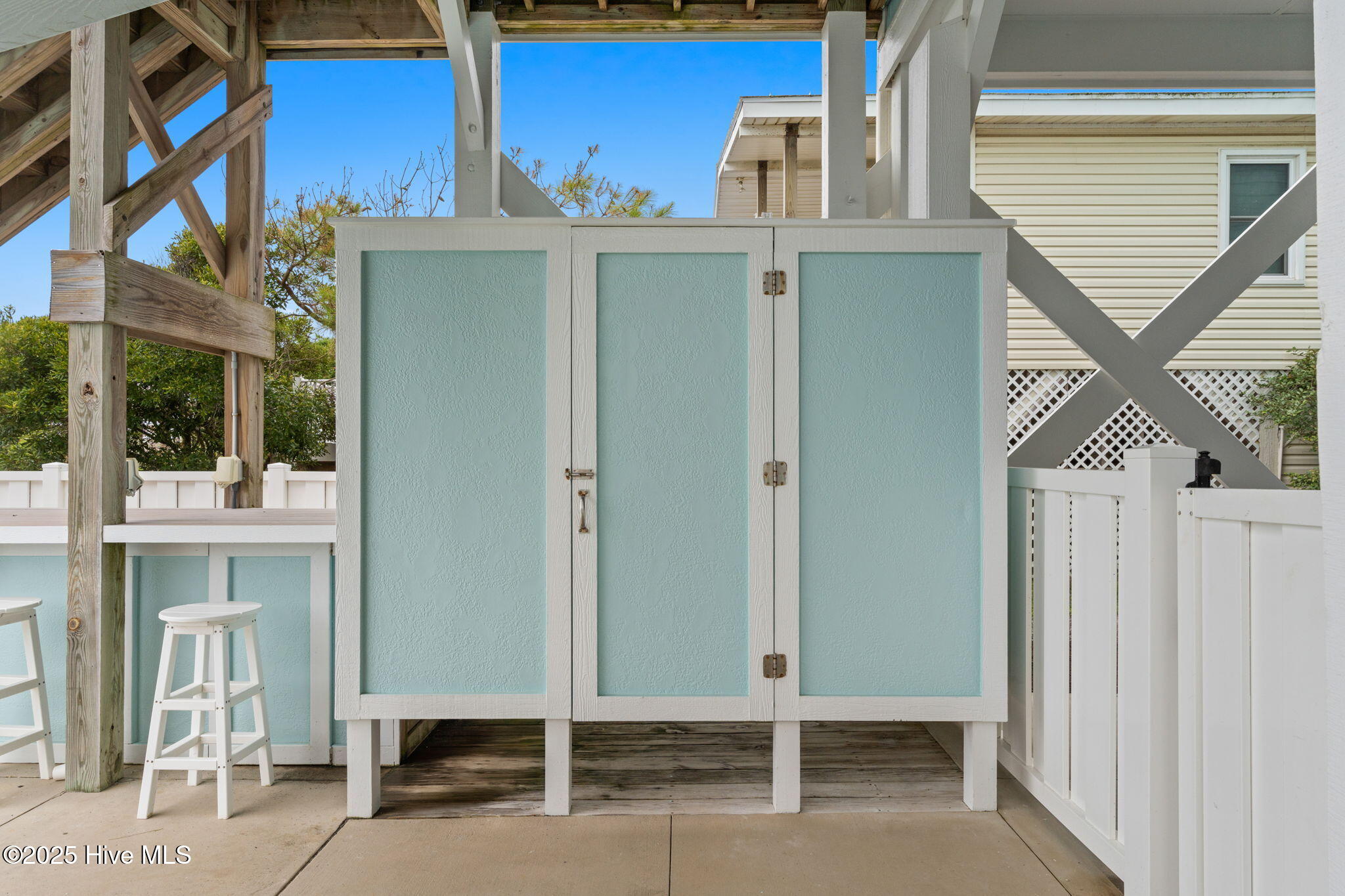 328 E First Street Property Photo 19