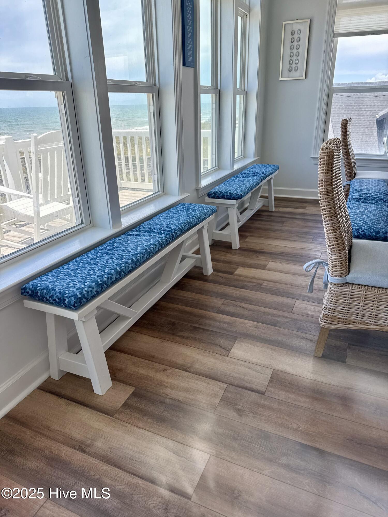 328 E First Street Property Photo 32