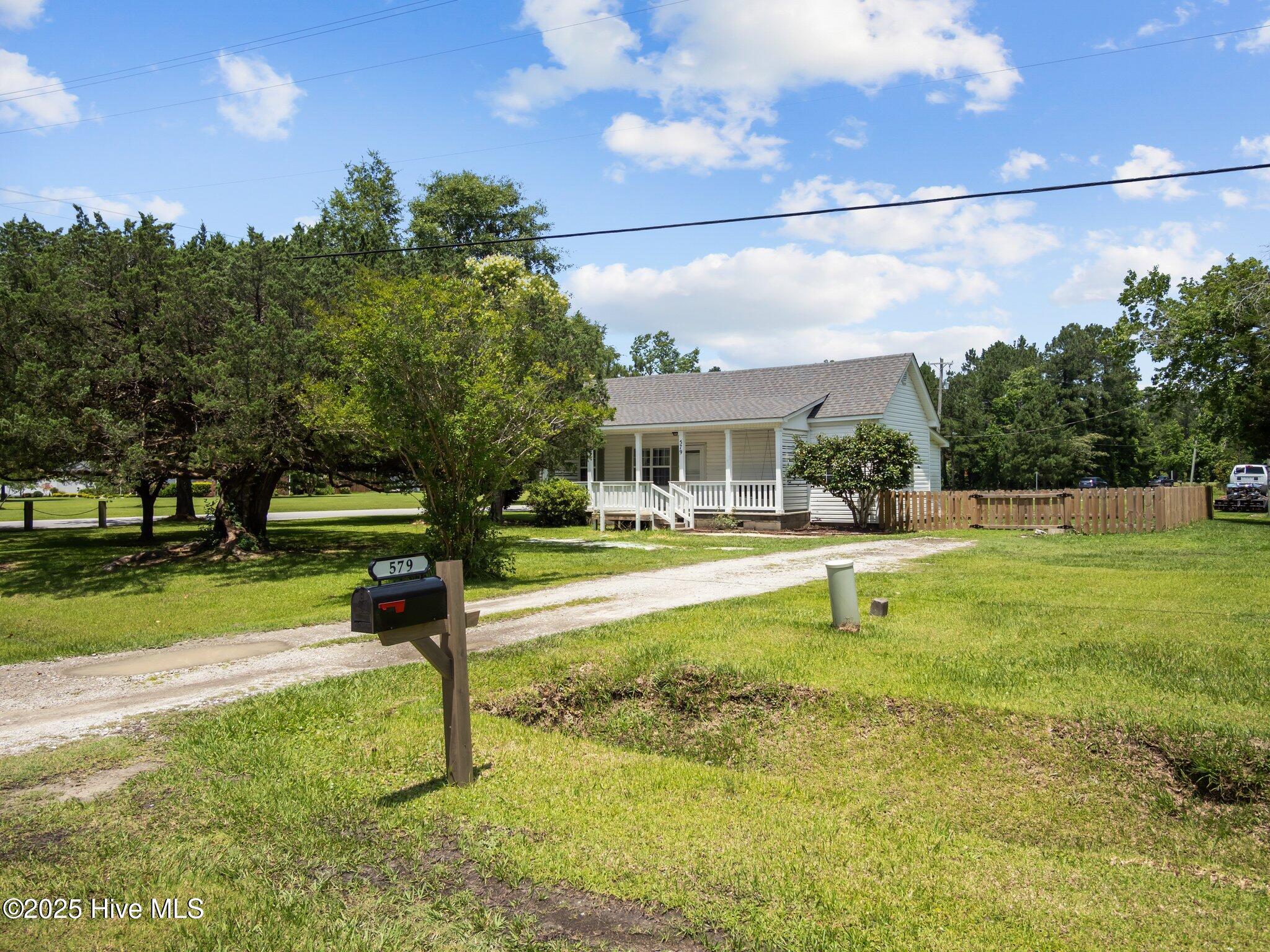 579 Hubert Boulevard Property Photo 1