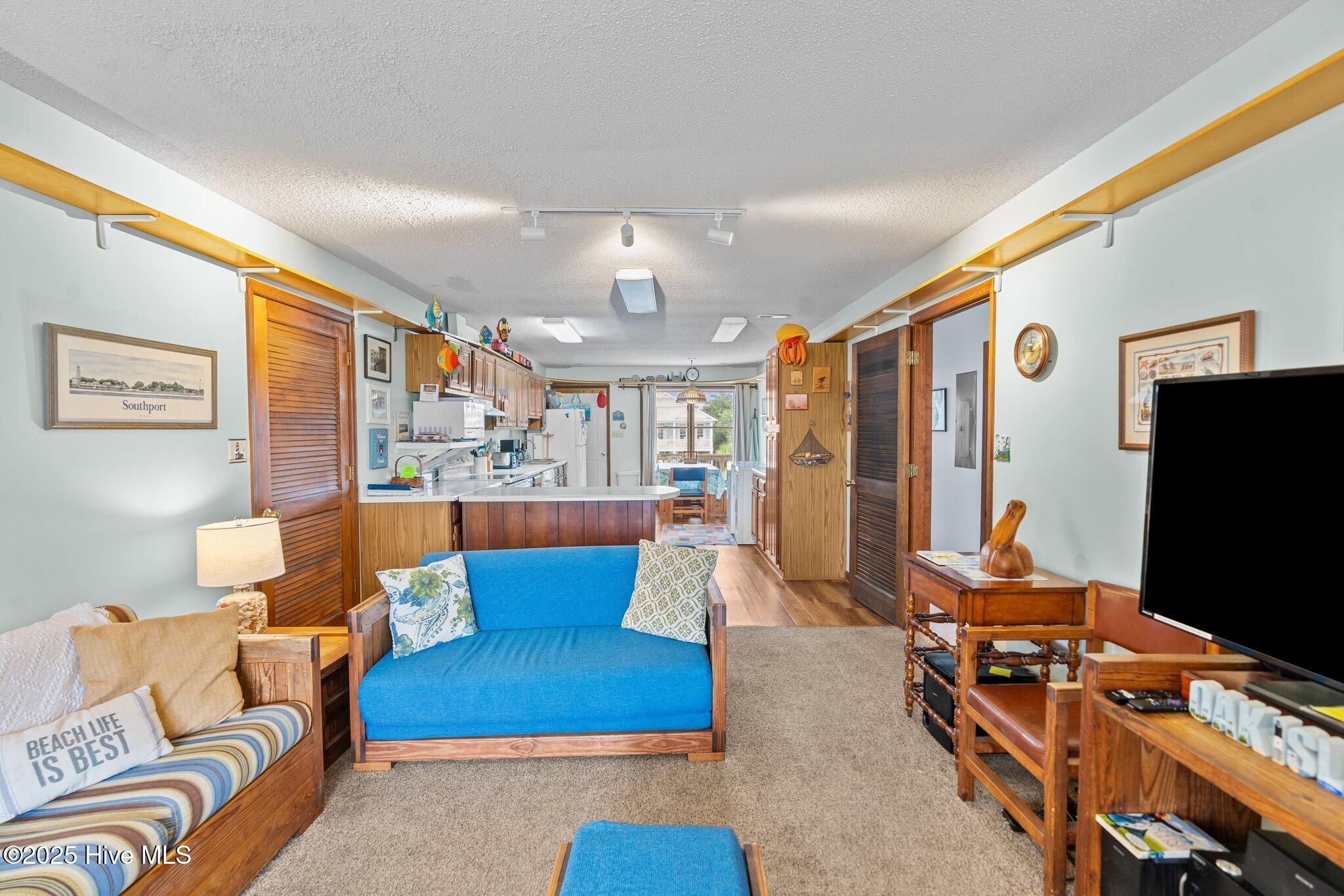 210 W Beach Drive Property Photo 15